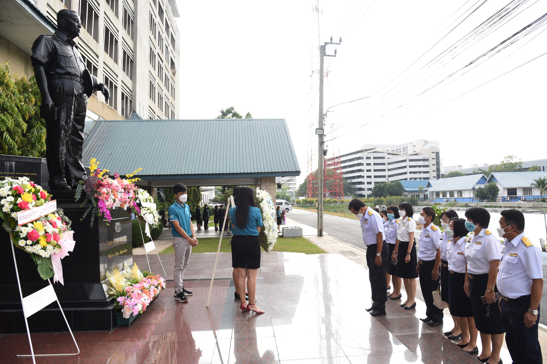 พิธีวางพวงมาลาอนุสาวรีย์ศาสตราจารย์บุญ อินทรัมพรรย์..คลิก