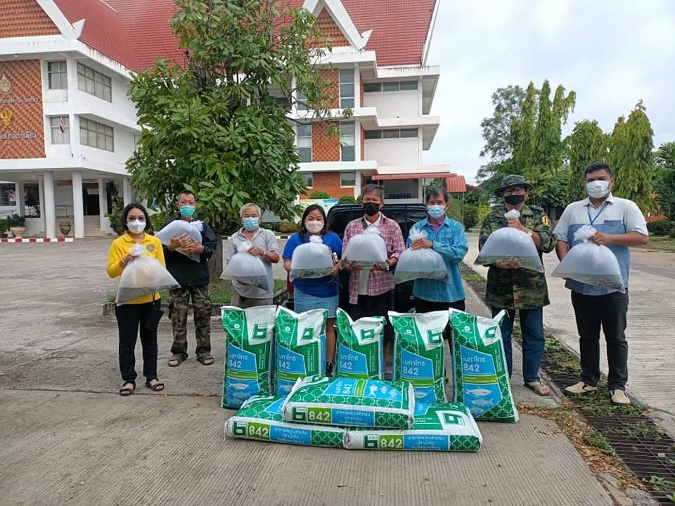 มอบปัจจัยการผลิตโครงการส่งเสริมเกษตรทฤษฎีใหม่ด้านการประมงแก่เกษตรกร ในพื้นที่อำเภอเก้าเลี้ยว จังหวัดนครสวรรค์..คลิก