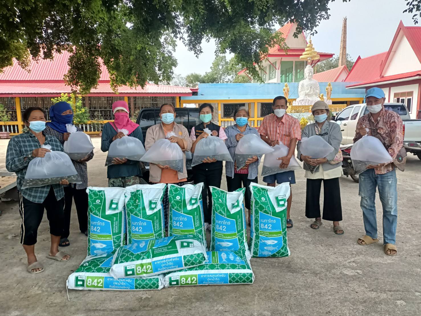 มอบปัจจัยการผลิตโครงการส่งเสริมเกษตรทฤษฎีใหม่ด้านการประมง ในพื้นที่อำเภอชุมแสง จังหวัดนครสวรรค์..คลิก