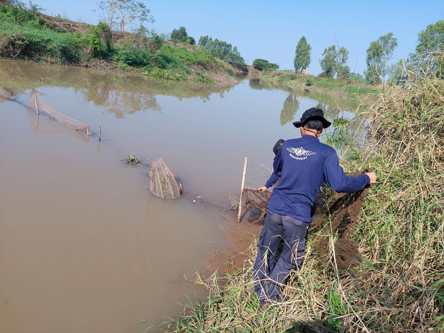 ปฏิบัติงานควบคุมการทำประมงในพื้นที่ อ.พรหมพิราม จ.พิษณุโลก