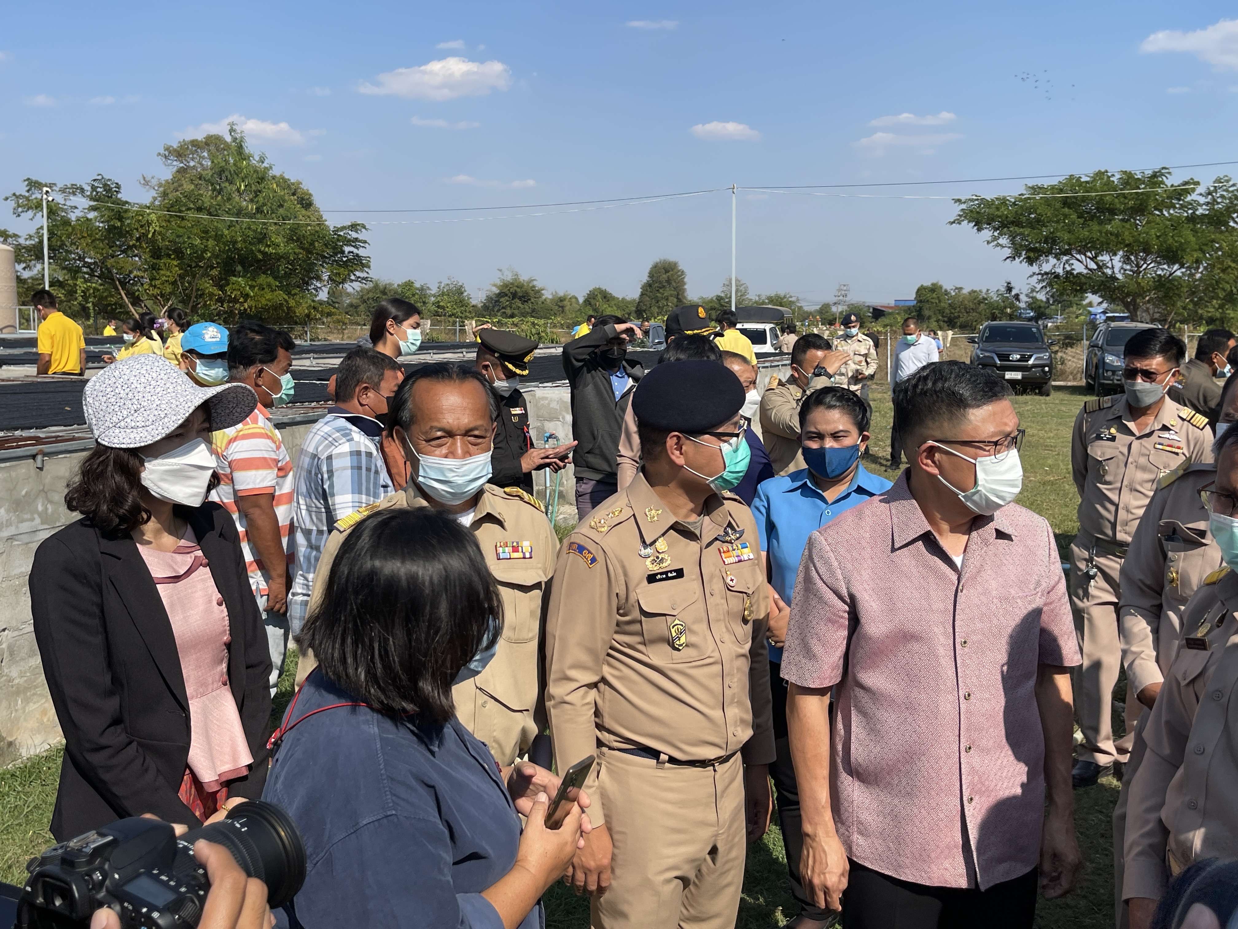 ประมงอำเภอแวงใหญ่ ร่วมต้อนรับ ผู้ว่าราชการจังหวัดขอนแก่น  ในการเยี่ยมชมและสอบถามปัญหาฟาร์มจระเข้