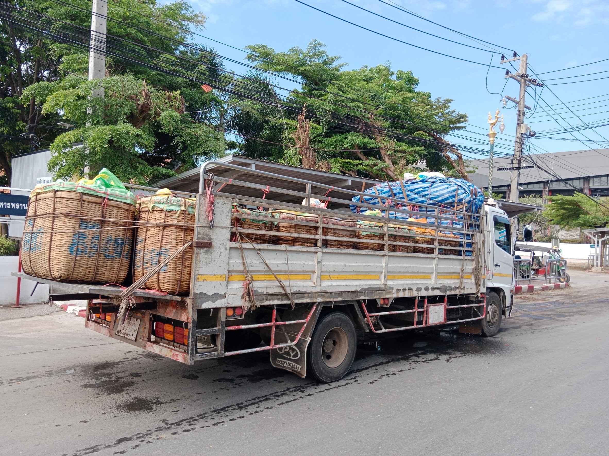 ตรวจสินค้าประมงที่นำเข้า ส่งออก ทางจุดผ่านแดนถาวรบ้านคลองลึก..คลิก