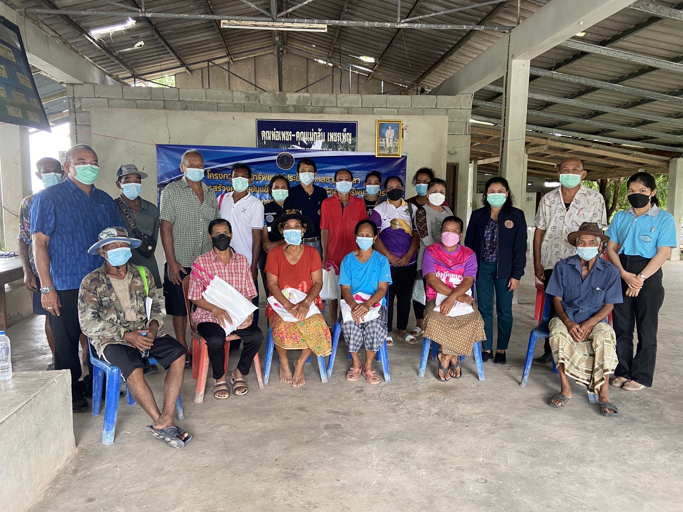 กลุ่มบริหารจัดการด้านการประมง ร่วมประชุมชี้แจงหลักการและวิธีการดำเนินงานตามโครงการฟื้นฟูทรัพยากรประมงในทะเลสาบสงขลา หลักสูตรการสร้างความเข้มแข็งแก่ชุมชนฯ อำเภอเขาชัยสน..คลิก