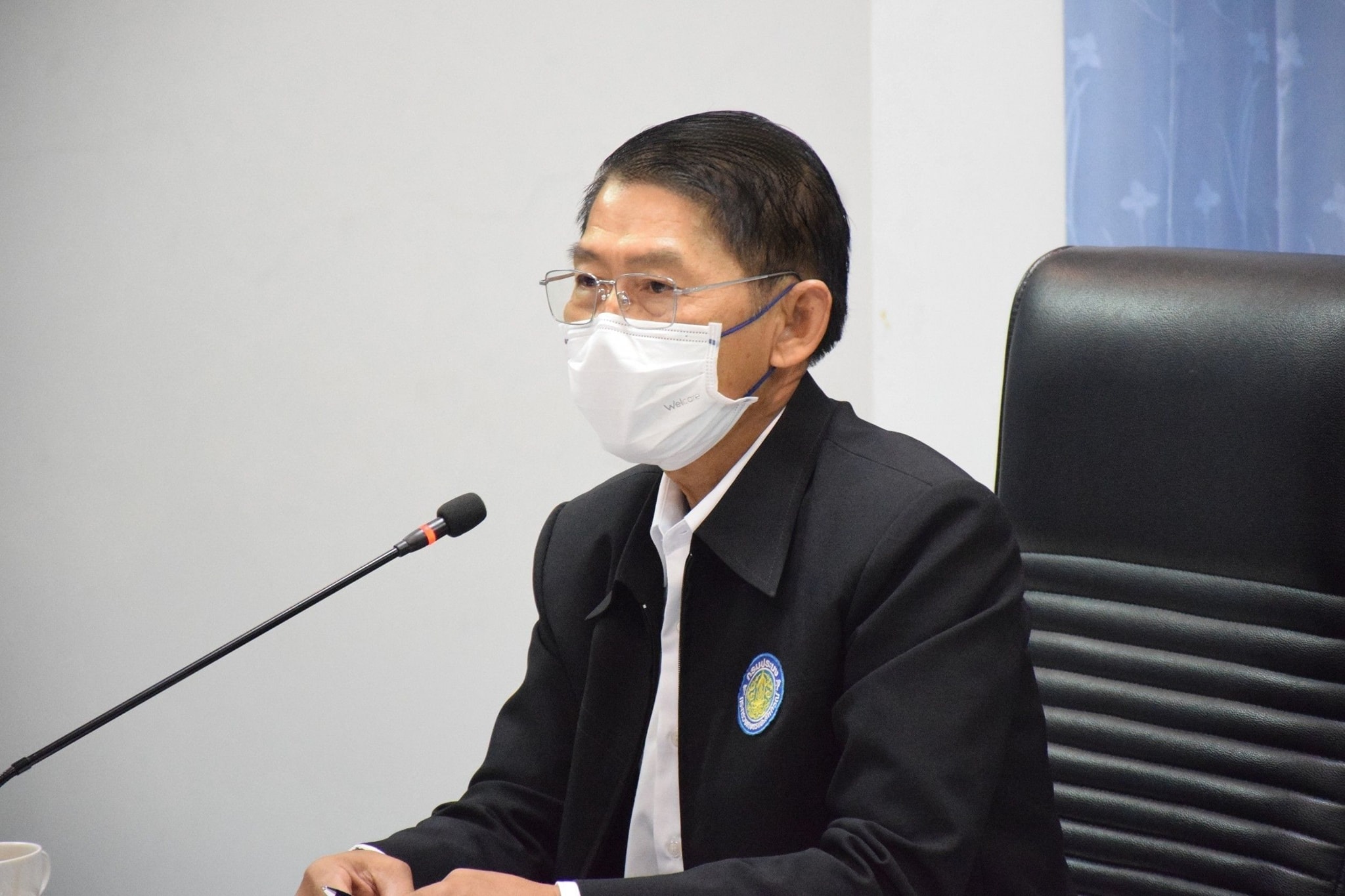 นายประพันธ์ ลีปายะคุณ รองอธิบดีกรมประมง เป็นประธานการประชุมหารือแนวทางในการกระจายสินค้าประมง..คลิก
