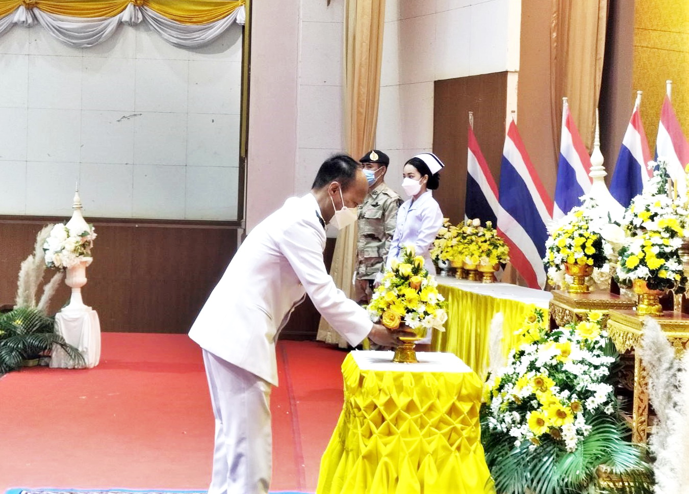 ร่วมพิธีวางพานพุ่มดอกไม้สดวันมาตรฐานฝีมือแรงงานแห่งชาติ ประจำปี2565..คลิก