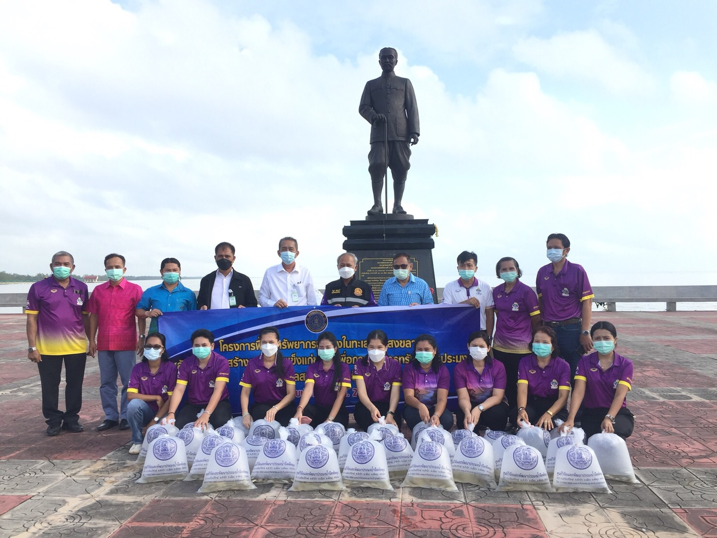 ประมงจังหวัดพัทลุง ร่วมปล่อยพันธุ์สัตว์น้ำโครงการฟื้นฟูทรัพยากรประมงในทะเลสาบสงขลา หลักสูตรการสร้างความเข้มแข็งแก่ชุมชนเพื่อจัดการทรัพยากรประมงในทะเลสาบอย่างยั่งยืน..คลิก