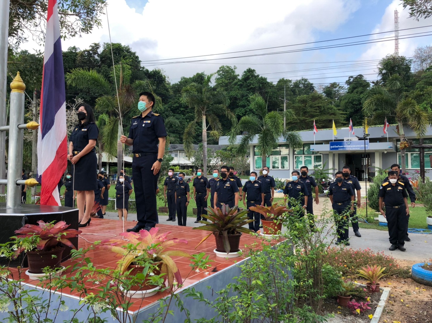 ศูนย์ป้องกันและปราบปรามประมงทะเลระยองดำเนินกิจกรรมเข้าแถวเคารพธงชาติ..คลิก