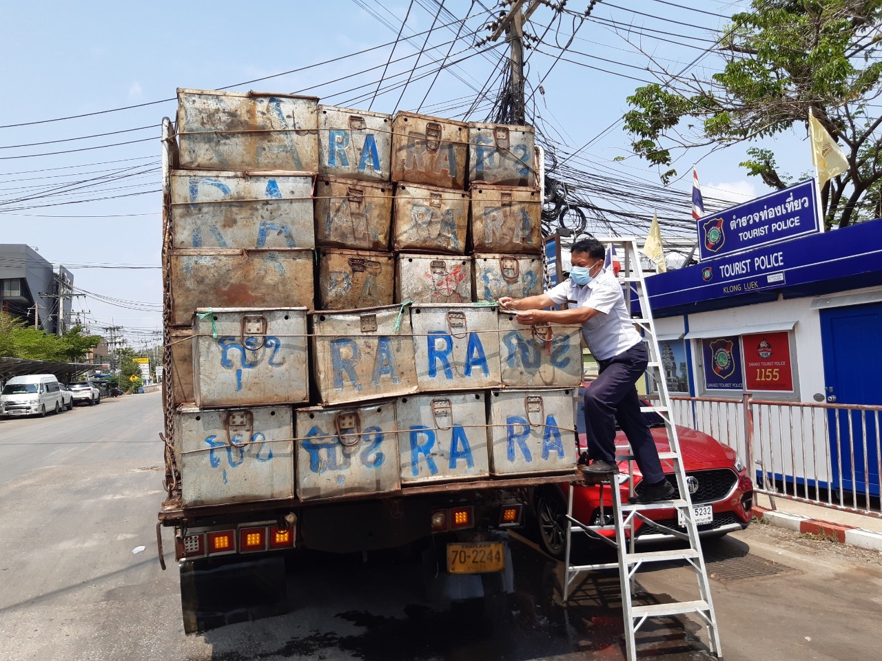 ตรวจสินค้าประมงที่นำเข้า ส่งออก ทางจุดผ่านแดนถาวรบ้านคลองลึก..คลิก