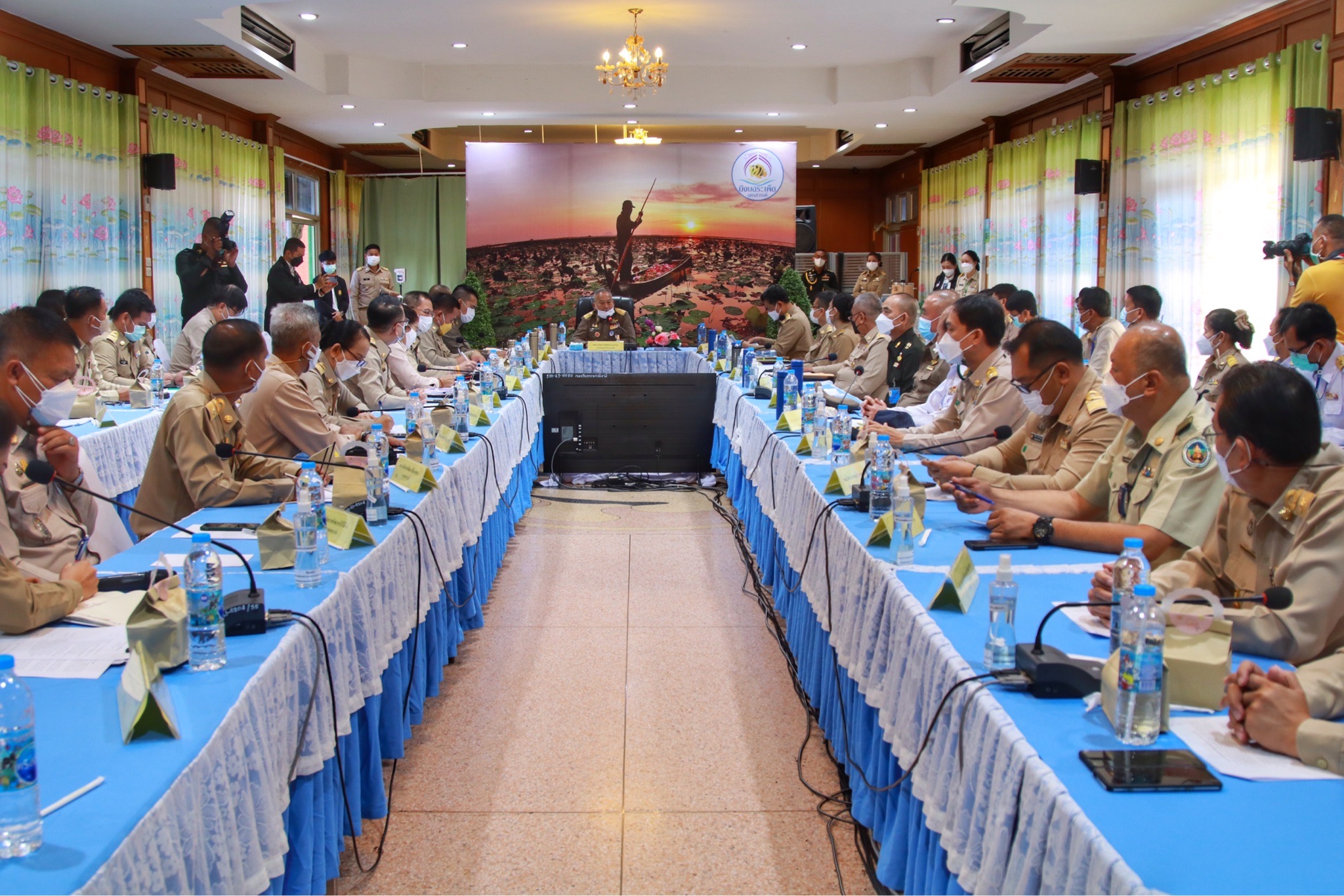 พลอากาศเอกสถิตย์พงษ์  สุขวิมล ราชเลขานุการในพระองค์ฯ พร้อมคณะจากสำนักงานปลัดสำนักนายกรัฐมนตรี เดินทางมาตรวจติดตามการพัฒนาพื้นที่บึงบอระเพ็ด จังหวัดนครสวรรค์ ขอบคุณทุกส่วนราชการที่ร่วมกันบูรณาการขับเคลื่อนพัฒนาบึงบอระเพ็ดให้เป็นรูปธรรมที่ชัดเจนมากยิ่งขึ้น และสามารถพัฒนาเป็นแหล่งท่องเที่ยวต่อไปได้..คลิก