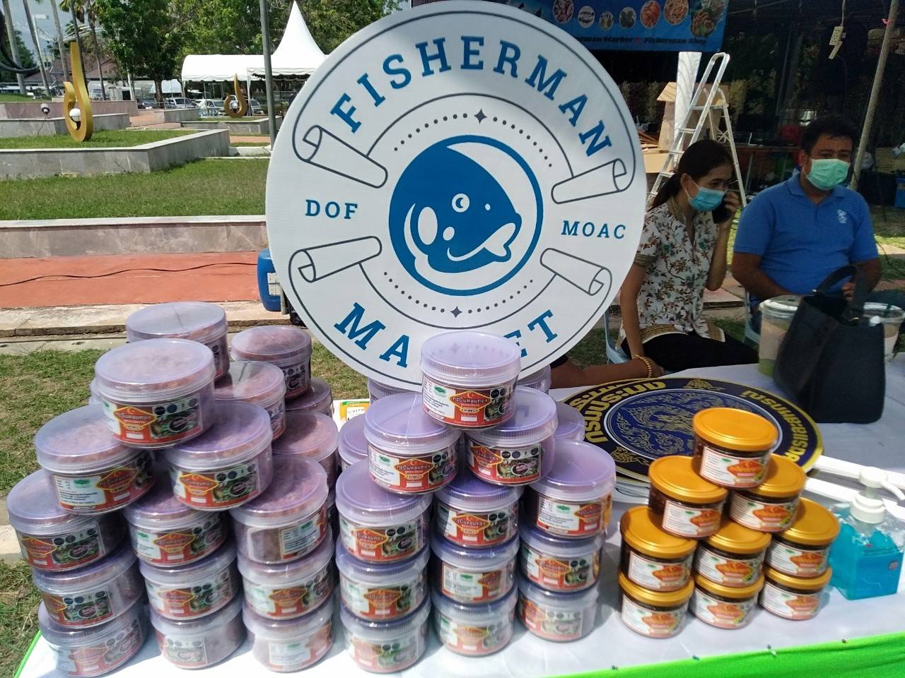 นำสินค้าแปรรูป ร่วมจำหน่ายในโครงการกระจายสินค้าประมงพื้นบ้านสู่ผู้บริโภค ณ  งานกล้วยไม้สัญจร พฤกษา อันดามัน ศาลากลางจังหวัดกระบี่ ????..คลิก
