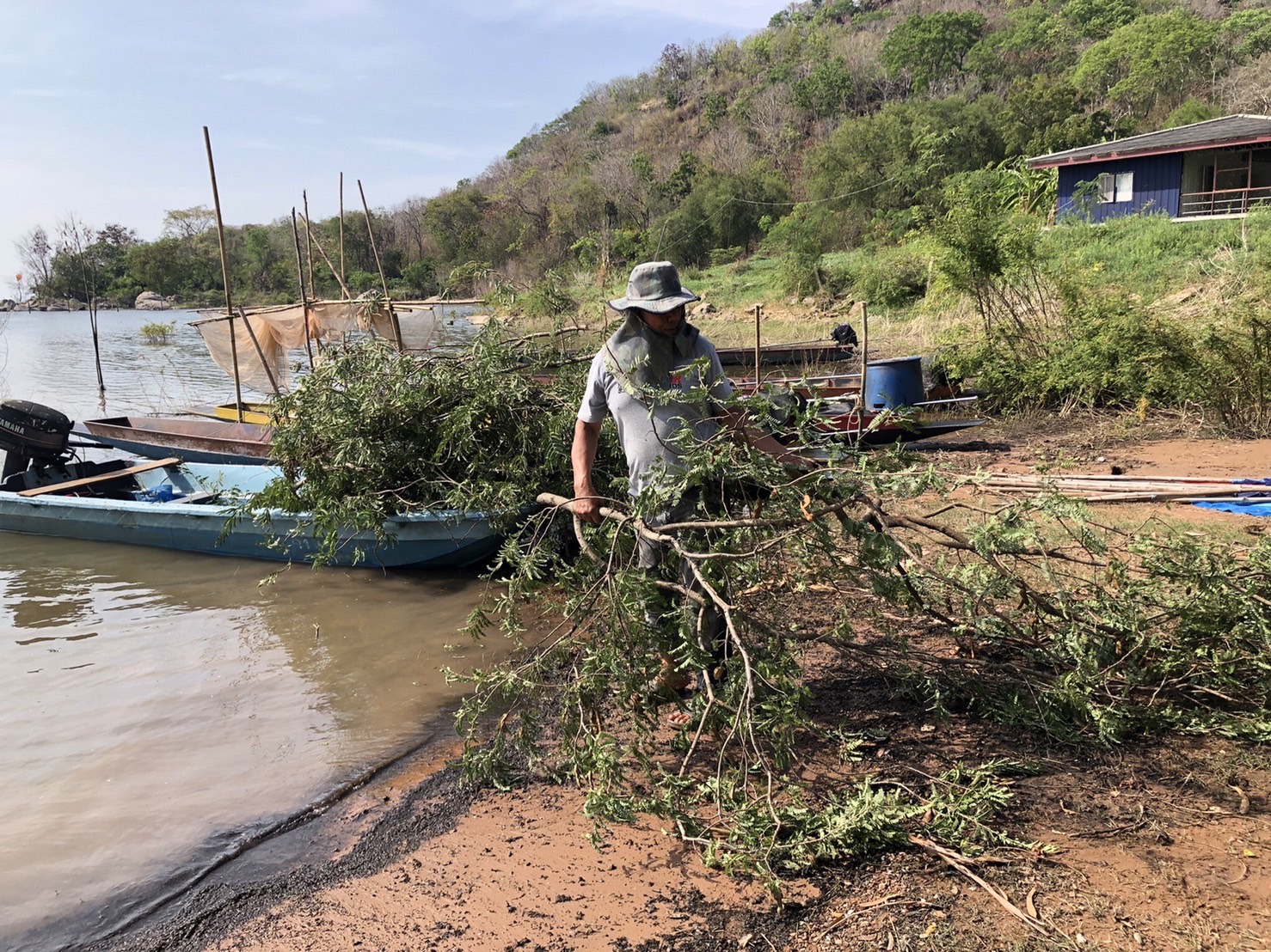 สร้างแหล่งที่อยู่อาศัยให้กับสัตว์น้ำ (กร่ำ) บ้านท่าเรือ ตำบลเขื่อนอุบลรัตน์ อำเภออุบลรัตน์ จังหวัดขอนแก่น..คลิก
