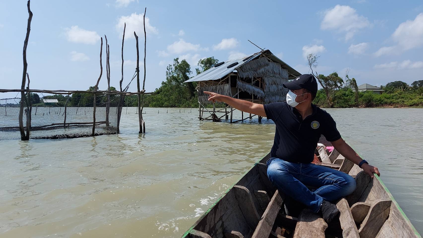 ประมงอำเภอปากพะยูน ลงพื้นที่ตรวจสอบกลุ่มเลี้ยงปลากะพงขาวในกระชังที่ได้รับความเสียหายจากอุทกภัย
