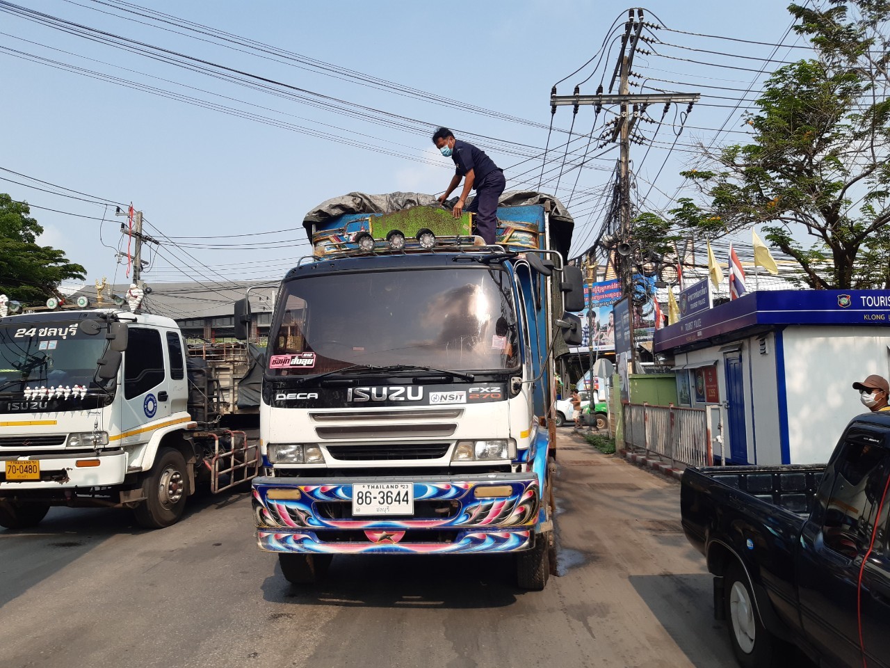 ตรวจสินค้าประมงที่นำเข้า ส่งออก ทางจุดผ่านแดนถาวรบ้านคลองลึก..คลิก