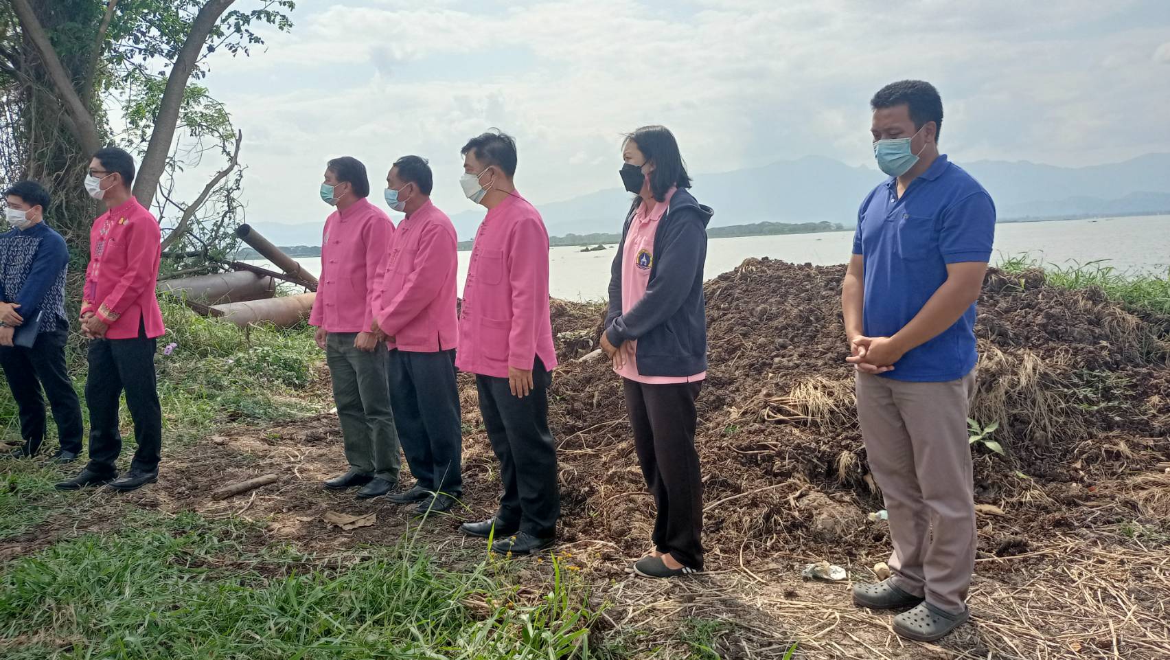 ร่วมกิจกรรมการทำปุ๋ยหมักจากผักตบชวา โครงการเฉลิมพระเกียรติสมเด็จพระนางเจ้าสิริกิติ์พระบรมราชินีนาถ พระบรมราชชนนีพันปีหลวง..คลิก