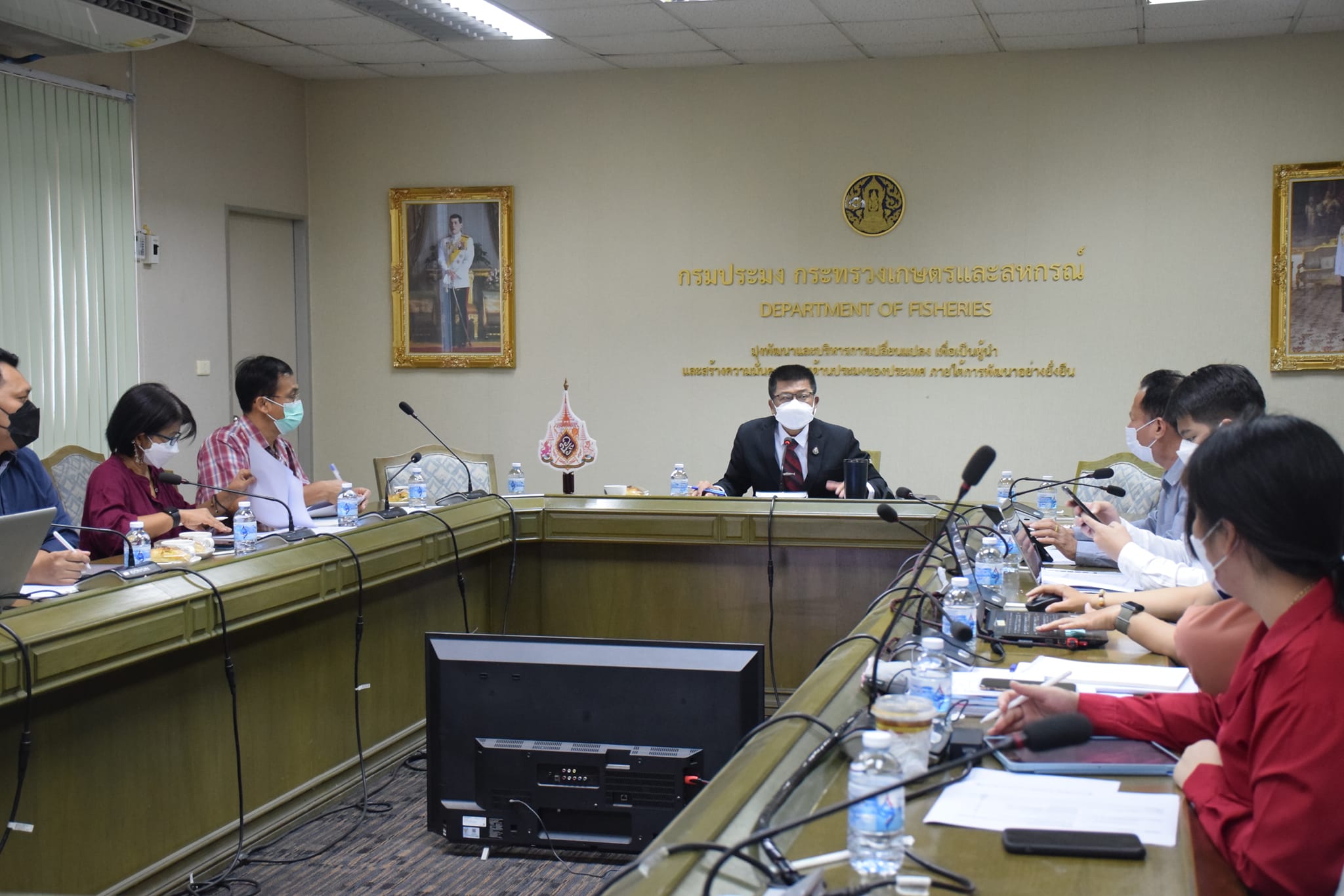 นายบัญชา สุขแก้ว รองอธิบดีกรมประมง เป็นประธานการประชุมฝ่ายเลขานุการคณะกรรมการพิจารณาจัดสรรใบอนุญาตทำการประมงพาณิชย์ สำหรับปีการประมง 2565 - 2566 เพื่อพิจารณาข้อมูลการยื่นคำขอรับใบอนุญาตสำหรับจัดสรรใบอนุญาตทำการประมงพาณิชย์ รอบปีการประมง 2565 - 2566..คลิก