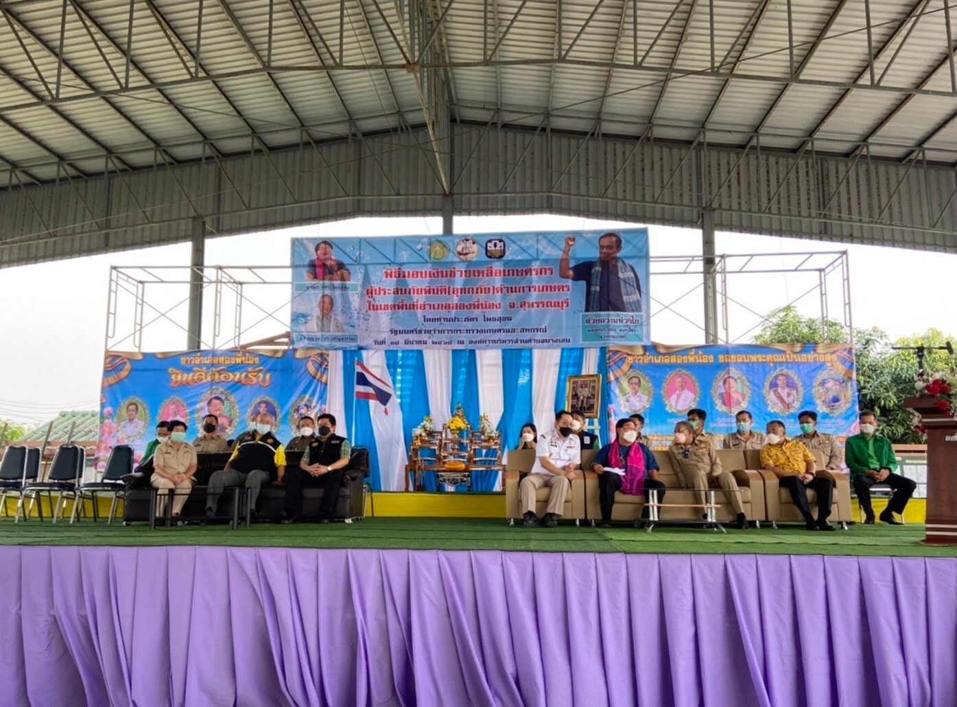 นายสุธรรม ลิ่มพานิช ผู้อำนวยการกองโครงการอันเนื่องมาจากพระราชดำริและกิจกรรมพิเศษ ได้รับมอบหมายจากนายเฉลิมชัย สุวรรณรักษ์ อธิบดีกรมประมง เข้าร่วมในพิธีมอบเงินช่วยเหลือเกษตรกรผู้ประสบภัยพิบัติ (อุทกภัย) ด้านการเกษตร ปี 2564..คลิก