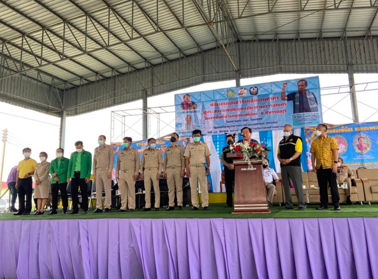 นายสุธรรม ลิ่มพานิช ผู้อำนวยการกองโครงการอันเนื่องมาจากพระราชดำริและกิจกรรมพิเศษ ได้รับมอบหมายจากนายเฉลิมชัย สุวรรณรักษ์ อธิบดีกรมประมง เข้าร่วมในพิธีมอบเงินช่วยเหลือเกษตรกรผู้ประสบภัยพิบัติ (อุทกภัย) ด้านการเกษตร ปี 2564..คลิก