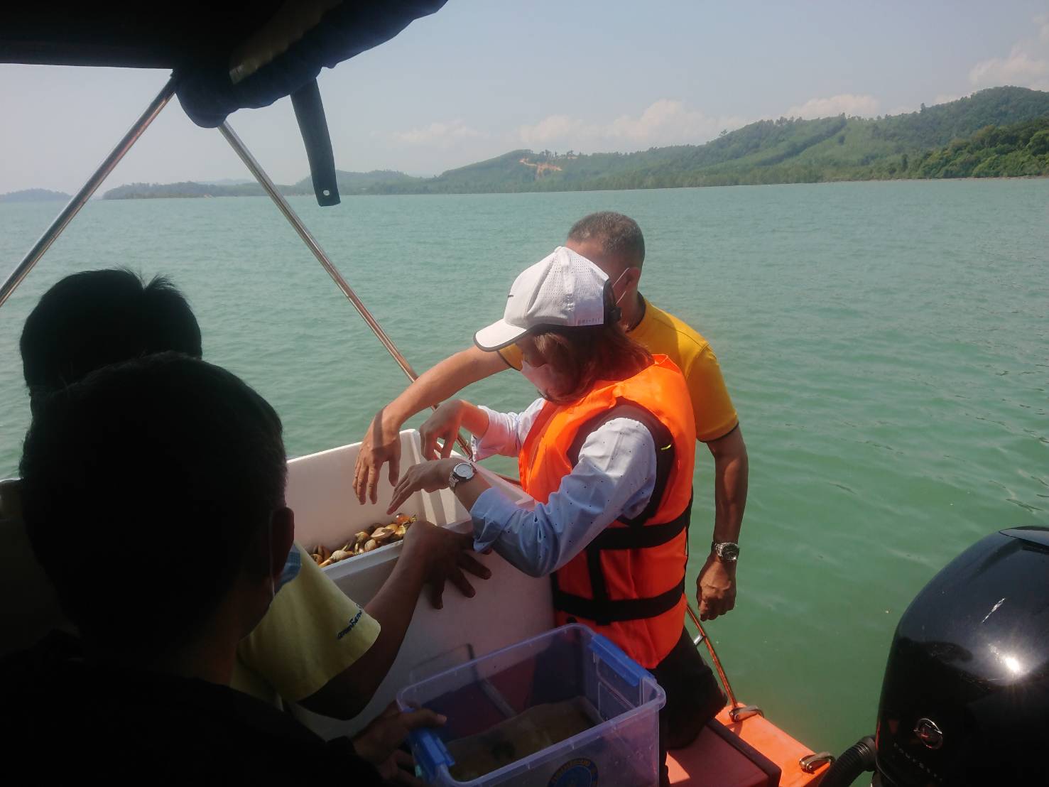 จัดกิจกรรมปล่อยพันธุ์สัตว์น้ำเพื่อเพิ่มผลิตสัตว์น้ำในแหล่งน้ำธรรมชาติ ณ องค์การบริหารส่วนตำบลคลองเคียน อำเภอตะกั่วทุ่ง จังหวัดพังงา..คลิก