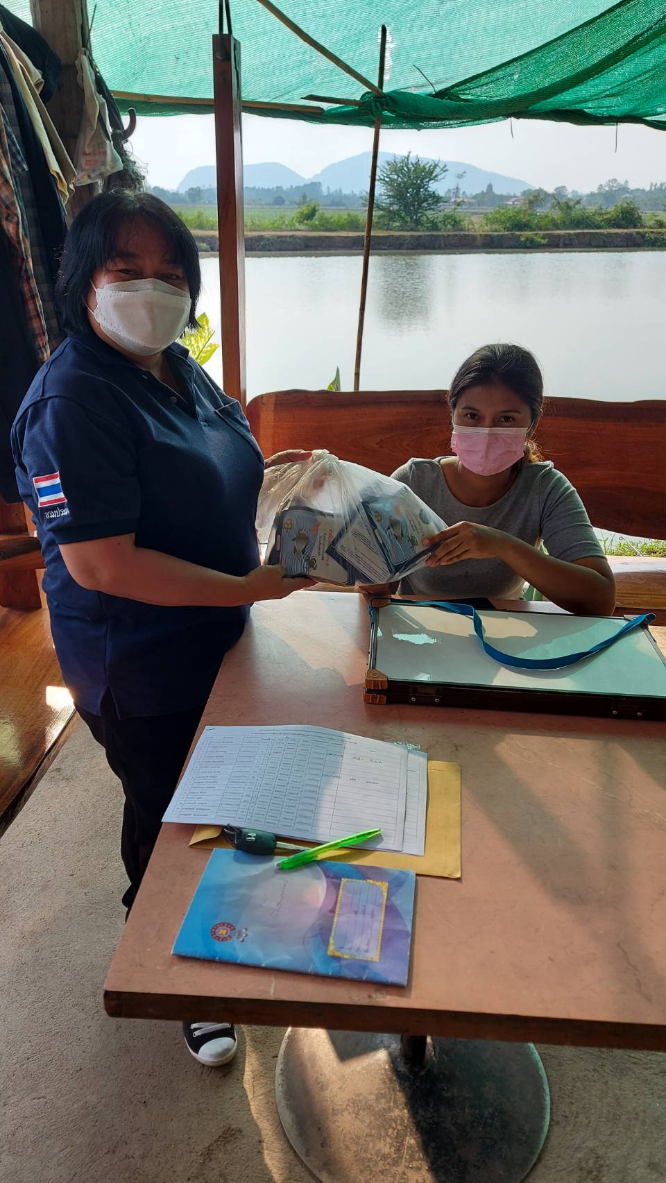 ติดตามส่งเสริมเกษตรกรแบบแปลงใหญ่กุ้งก้ามกราม แปลงวิสาหกิจชุมชนชมรมผู้เพาะเลี้ยงกุ้งคุณภาพจังหวัดกาญจนบุรี (ติดตามเร่งรัดการปฏิบัติงานของเจ้าหน้าที่)..คลิก