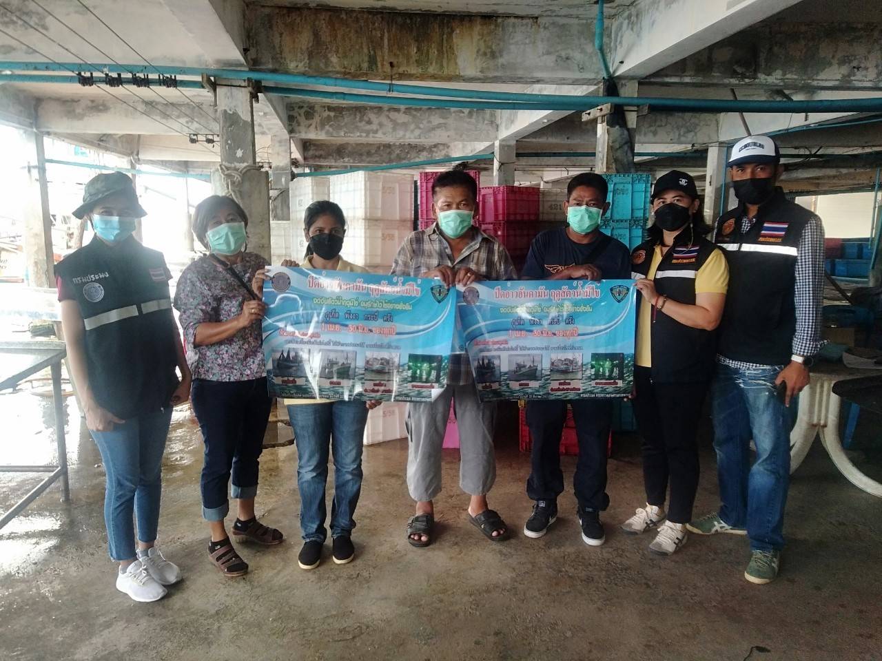 ลงพื้นที่ปฏิบัติงานตรวจเรือและเครื่องมือประมงพาณิชย์ ก่อนออกทำการประมงในคราวแรก สำหรับรอบปีการประมง 2565-2566  และประชาสัมพันธ์ปิดอ่าวอันดามัน ฤดูสัตว์น้ำมีไข่ งดจับสัตว์น้ำฤดูมีไข่ อนุรักษ์ไว้ใช้อย่างยั่งยืน  ณ ท่าเทียบเรือบ้านบ่อม่วง..คลิก