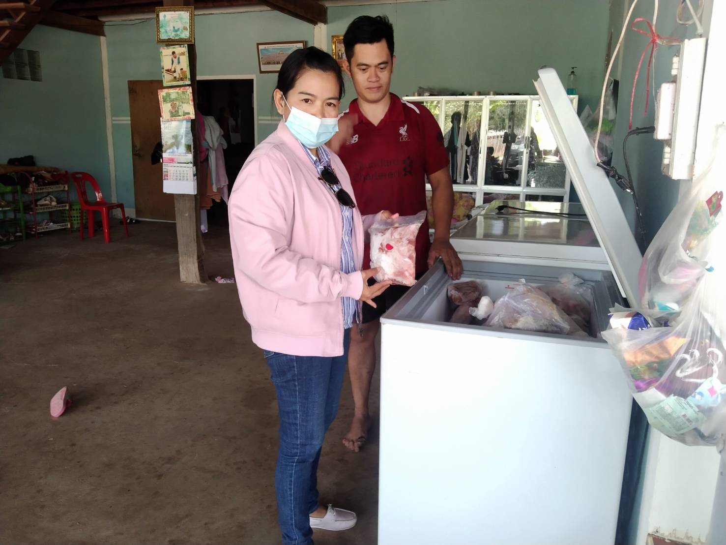  ประมงอำเภอน้ำยืน ตรวจติดตามร้านค้าสัตว์ป่าคุ้มครองที่ได้จากการเพาะพันธุ์ (ชิ้นส่วนจระเข้น้ำจืด)..คลิก