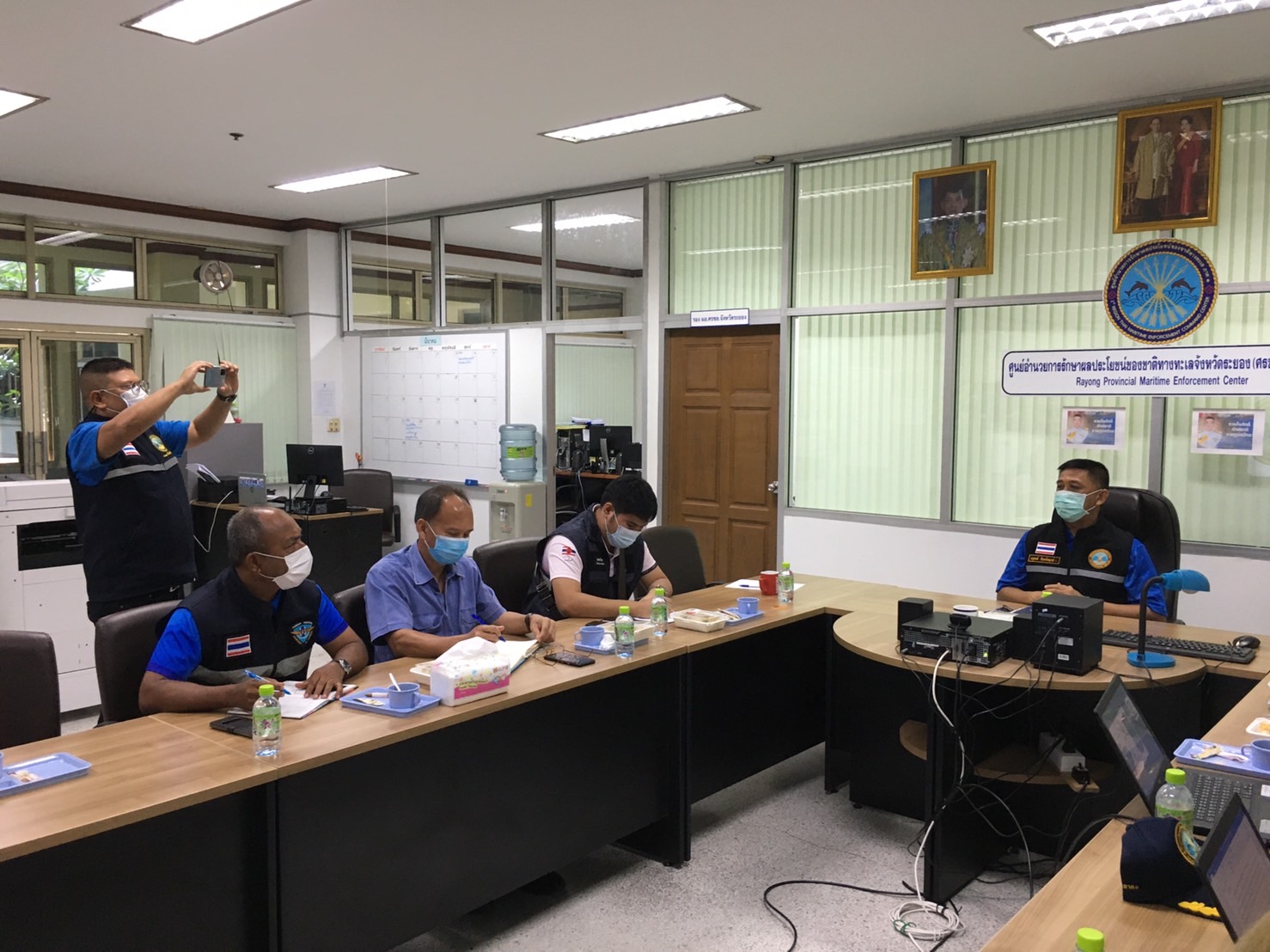 ผู้อำนวยการศูนย์ป้องกันและปราบปรามประมงทะเลระยอง เข้าร่วมประชุมคณะตรวจสอบหลักเกณฑ์แนวทางช่วยเหลือเยียวยาผู้ที่ประกอบอาชีพประมงพื้นบ้านในพื้นที่จังหวัดระยอง..คลิก