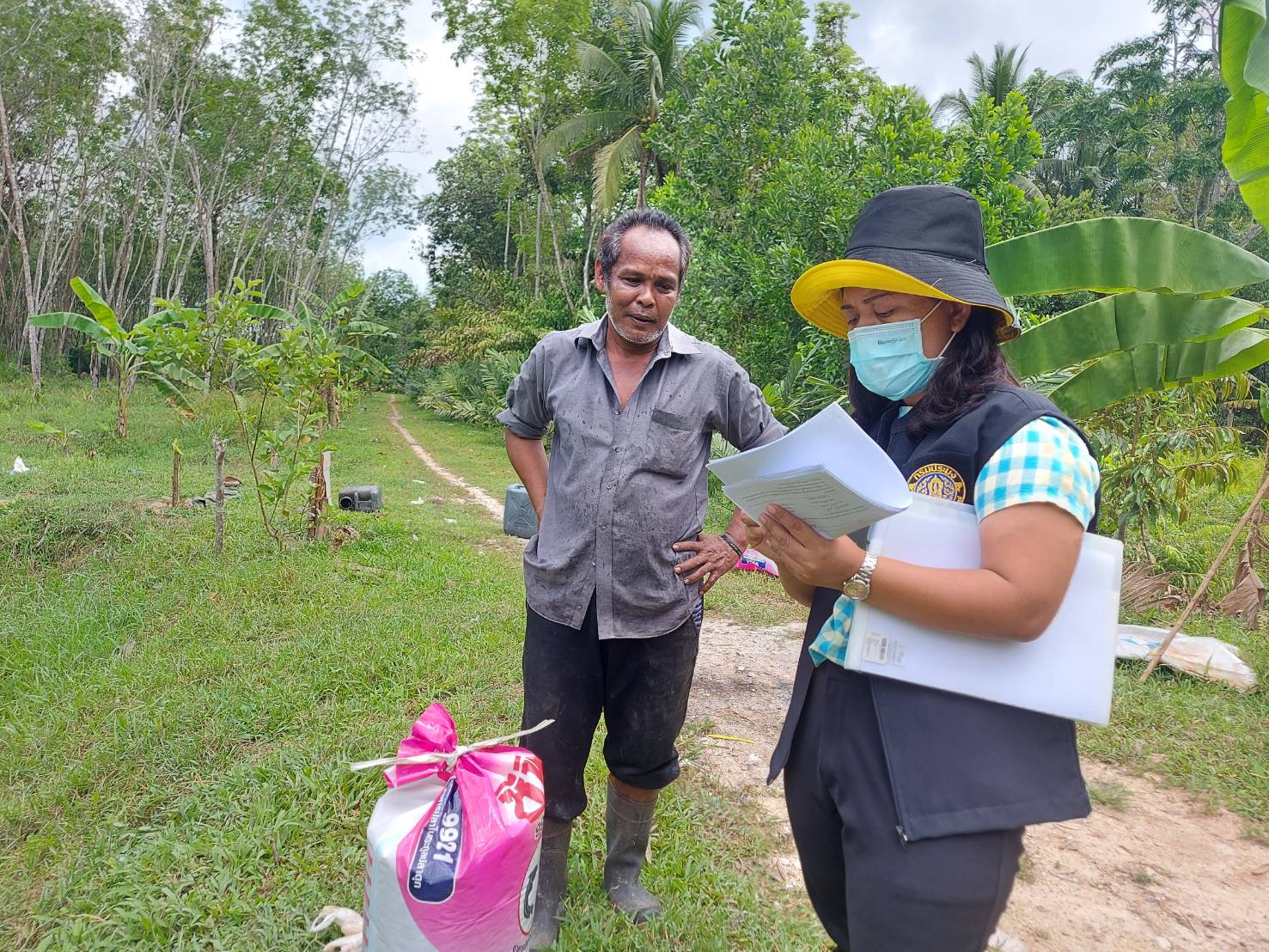 กลุ่มบริหารจัดการด้านการประมง ลงพื้นที่ติดตามบ่อเลี้ยงสัตว์น้ำเกษตรกรที่ยื่นแบบแสดงความจำนงขอรับการช่วยเหลือของเกษตรกรผู้ประสบภัยพิบัติกรณีฉุกเฉิน(อุทกภัย)กษ 01 อำเภอบางแก้ว..คลิก