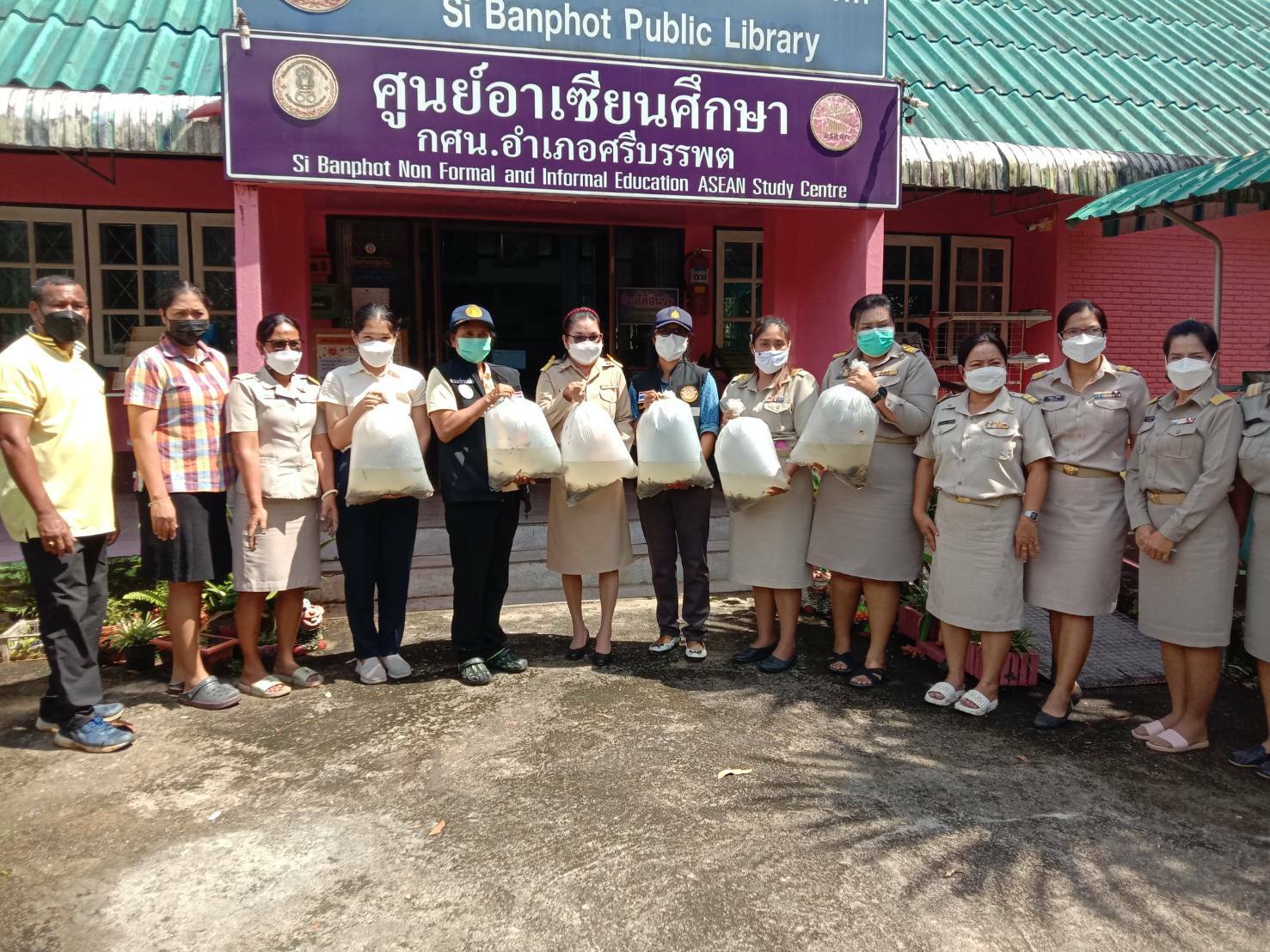 กลุ่มบริหารจัดการด้านการประมง สนับสนุนพันธุ์สัตว์น้ำ โครงการอบรมการน้อมนำหลักปรัชญาเศรษฐกิจพอเพียง แปลงสาธิตฐานการบริหารจัดการดินและน้ำเพื่อความมั่นคงทางอาหาร..คลิก