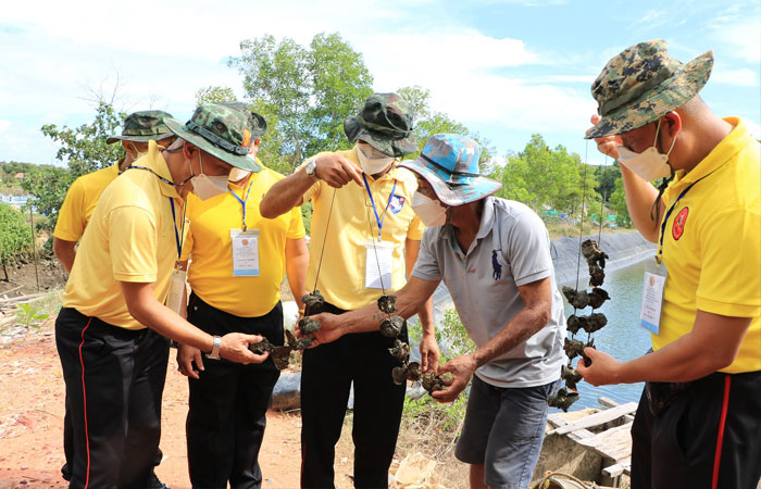 กรมกิจการพลเรือนทหารบก จัดอบรมเชิงปฏิบัติการ เพื่อเสริมทักษะเรื่อง “ศาสตร์พระราชา” ณ ศูนย์ศึกษาการพัฒนาอ่าวคุ้งกระเบนฯ..คลิก