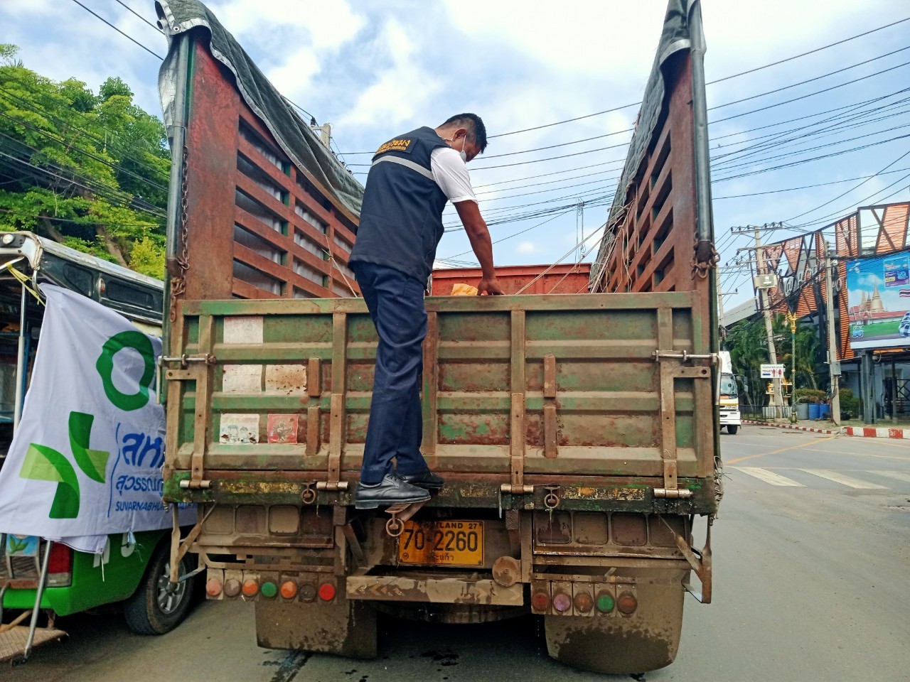 ตรวจสินค้าประมงที่นำเข้า ส่งออก ทางจุดผ่านแดนถาวรบ้านคลองลึก..คลิก