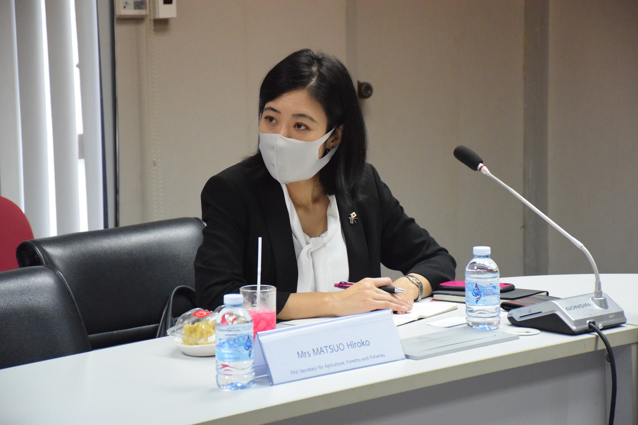 วันพุธที่ 30 มีนาคม 2565 เวลา 13.30 น. ณ ห้องประชุมปากเปี่ยน ชั้น 5 อาคารจุฬาภรณ์ กรมประมง ดร.ถาวร ทันใจ รองอธิบดีกรมประมง ให้การต้อนรับ Mrs. Matsuo Hiroko เลขานุการเอกสถานเอกอัครราชทูตญี่ปุ่นประจำประเทศไทย, Mr. Kinjo Nobuhiko เลขานุการโทสถานเอกอัครราชทูตญี่ปุ่นประจำประเทศไทย และ Mr. Yamada Masahiko กรรมการผู้จัดการบริษัท UMITRON PTE.LTD...คลิก