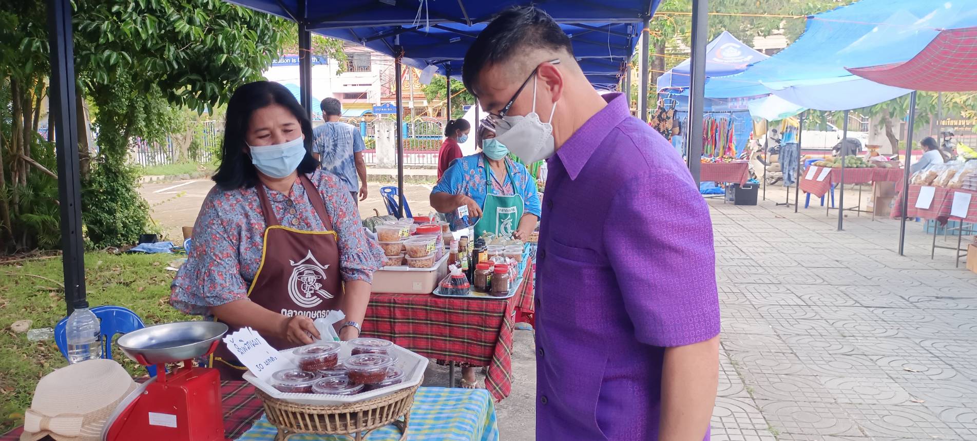 ประมงจังหวัดพัทลุง ตรวจเยี่ยมเกษตรกรตลาดปันสุข FISHERMAN SHOP @ PHATTHALUNG หน้าศาลากลางจังหวัดพัทลุง..คลิก