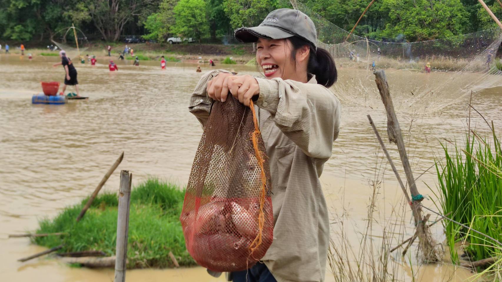 สำนักงานประมงจังหวัดน่าน ร่วมกับศูนย์วิจัยและพัฒนาประมงน้ำจืดน่าน และคณะกรรมการโครงการธนาคารสินค้าเกษตร (กิจกรรมสนับสนุนธนาคารผลผลิตสัตว์น้ำแบบมีส่วนร่วม) ในแหล่งน้ำเก่า ปี 2562 จัดกิจกรรมจับผลผลิตสัตว์น้ำ โดยการขายบัตรจับปลา (ยกยอ)..คลิก