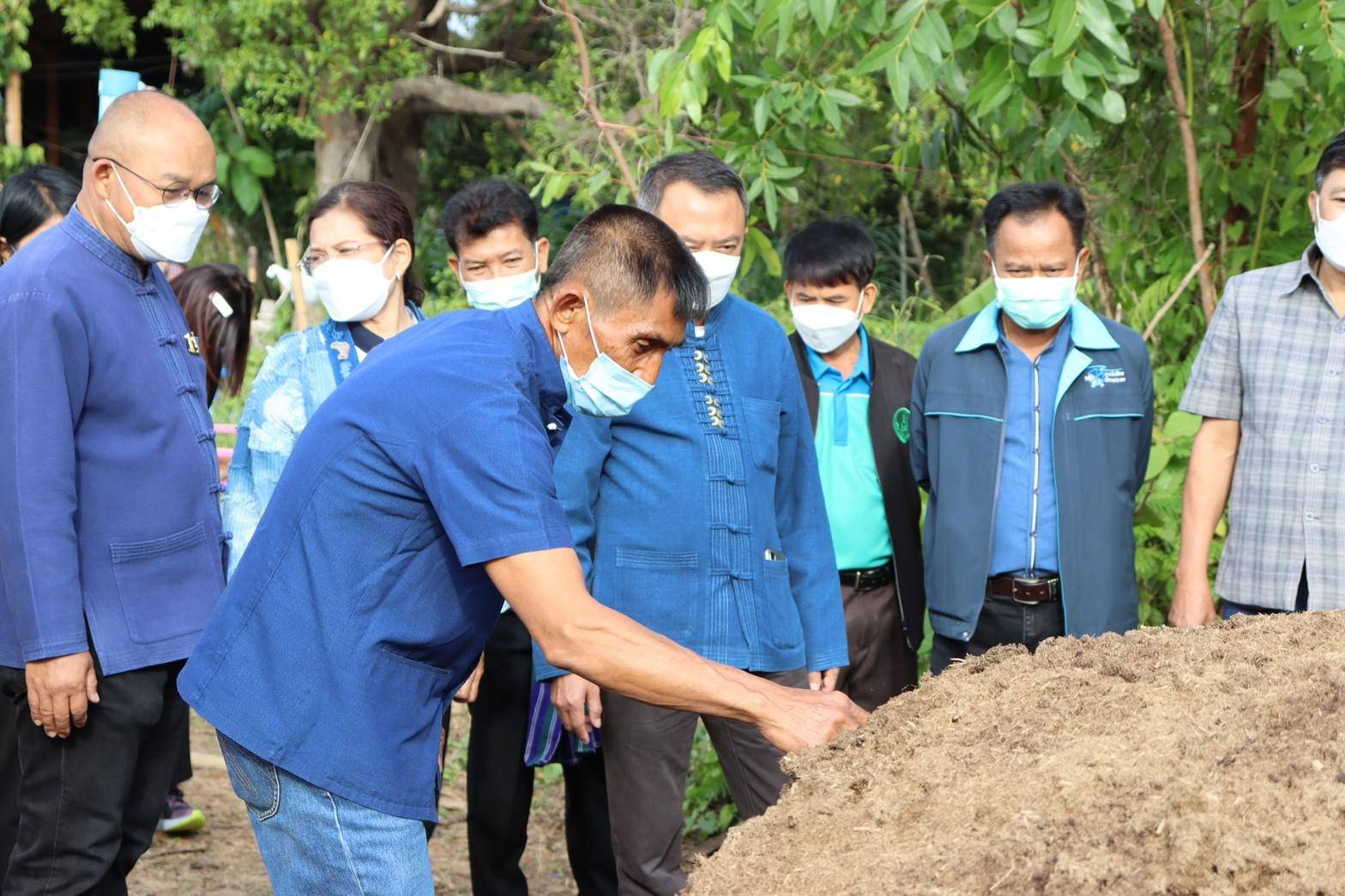 ประมงอุบลฯ ร่วมรับฟังบรรยายการทำปุ๋ยอินทรีย์ สูตรเฉพาะ และการปรับปรุงดิน ..คลิก