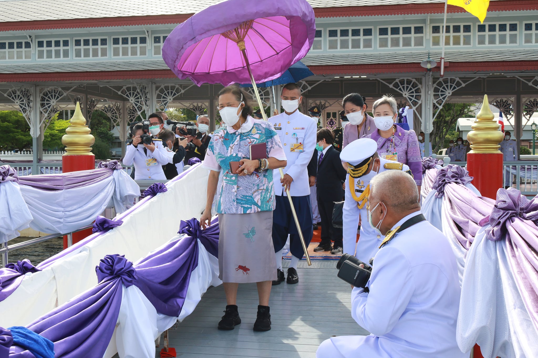 สมเด็จพระกนิษฐาธิราชเจ้า กรมสมเด็จพระเทพรัตนราชสุดา ฯ สยามบรมราชกุมารี เสด็จพระราชดำเนิน พร้อมด้วย ท่านผู้หญิงพลอยไพลิน เจนเซน ทรงปล่อยพันธุ์สัตว์น้ำ เพื่อบำเพ็ญพระราชกุศล เนื่องในโอกาสวันคล้ายวันพระราชสมภพ วันที่ ๒ เมษายน ๒๕๖๕ ณ ท่าวาสุกรี กรุงเทพมหานคร..คลิก