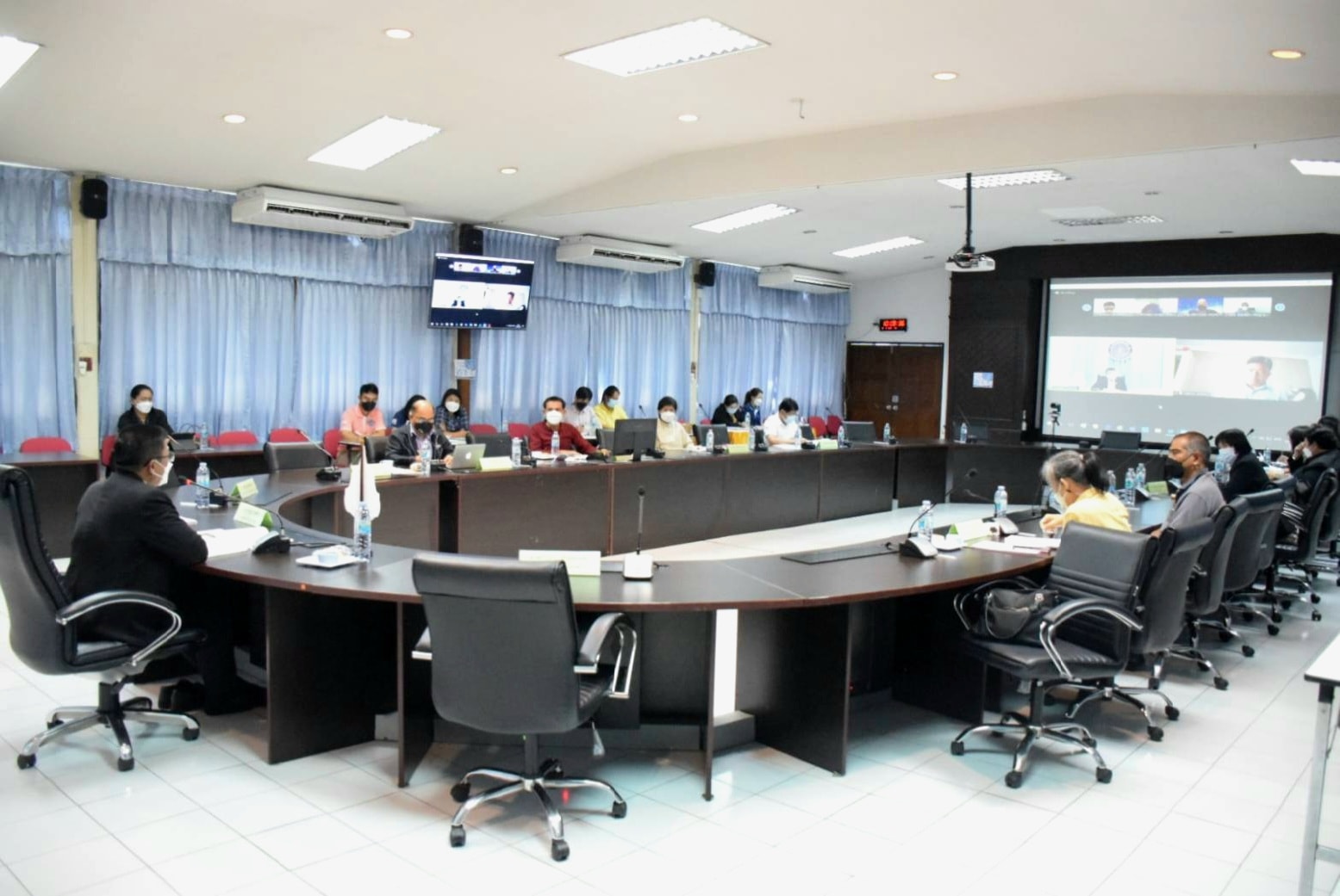 นายบัญชา สุขแก้ว รองอธิบดีกรมประมง เป็นประธานการประชุมกองวิจัยและพัฒนาประมงน้ำจืด ประจำปีงบประมาณ 2565 ครั้งที่ 3/2565..คลิก
