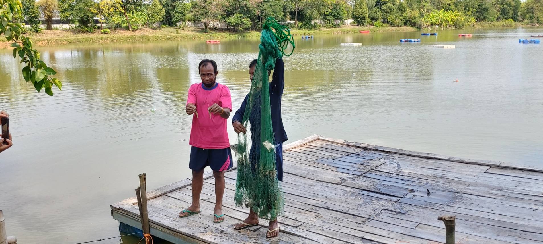 นายสุพรขัย พนารัตนะโสภณ ประมงอำเภอภูสิงห์ ร่วมกับศูนย์พัฒนาการเกษตรภูสิงห์ อันเนื่องมาจากพระราชดำริ เข้าตรวจติดตามประเมินสถานที่ ณ หนองกระทุ่ม ม.9 ต.กันทรอม อ.ขุนหาญ เพื่อจะเปิดลงหนองหว่านแห ในวันเสาร์ ที่ 9 เม.ย. 2565 นี้..คลิก