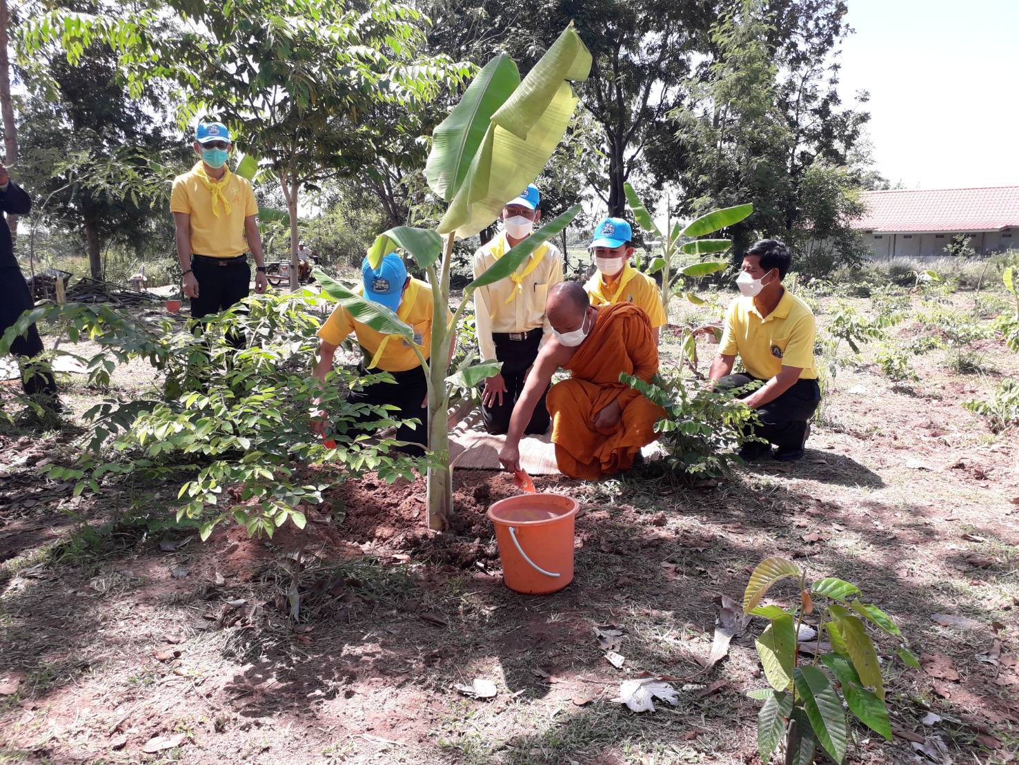 ปฏิบัติงานโครงการเสริมสร้างการมีส่วนร่วมของชุมชนประมง  ร่วมกันจัดกิจกรรมปล่อยปลาเบญจพรรณ จำนวน 200,000 ตัว และร่วมกันปลูกต้นไม้ หน้าอ่างเก็บน้ำห้วยยาง บ้านบุตาล ต.ไชยมงคล อ.เมือง จ.นครราชสีมา..คลิก