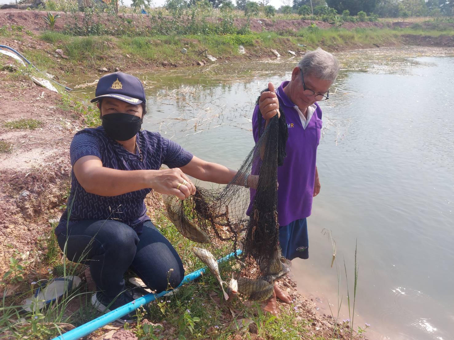 ประมงอำเภอวารินชำราบ ติดตามตรวจเยี่ยมเกษตรกรที่เข้าร่วมโครงการ 1 ตำบล 1 กลุ่มทฤษฎีใหม่ ในพื้นที่ ตำบลเโพธิ์ใหญ่ อำเภอวารินชำราบ จังหวัดอุบลราชธานี         ..คลิก