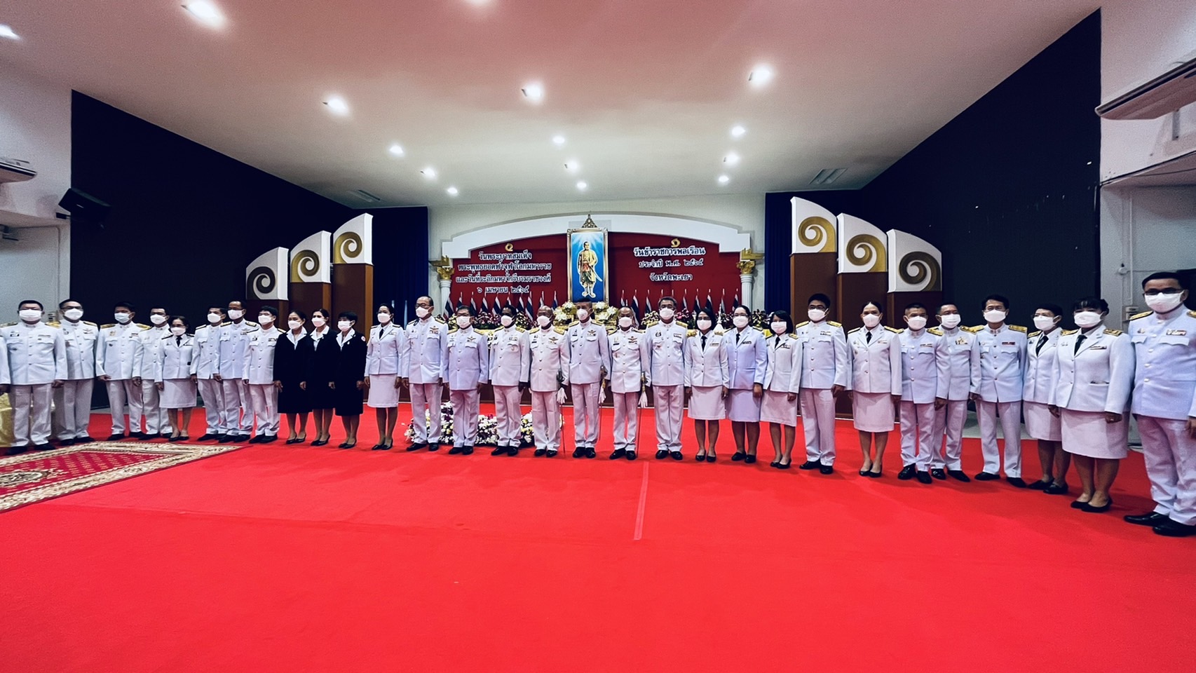 เข้าร่วมพิธีเนื่องในวันพระบาทสมเด็จพระพุทธยอดฟ้าจุฬาโลกมหาราช วันที่ระลึกมหาจักรกรีบรมราชวงศ์ ประจำปี 2565 และวันข้าราชการพลเรือน ประจำปี 2565..คลิก