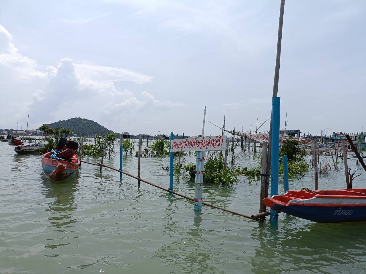 เจ้าหน้าที่ศูนย์ป้องกันและปราบปรามประมงทะลสงขลา กองตรวจการประมง จำนวน 14 นาย..คลิก