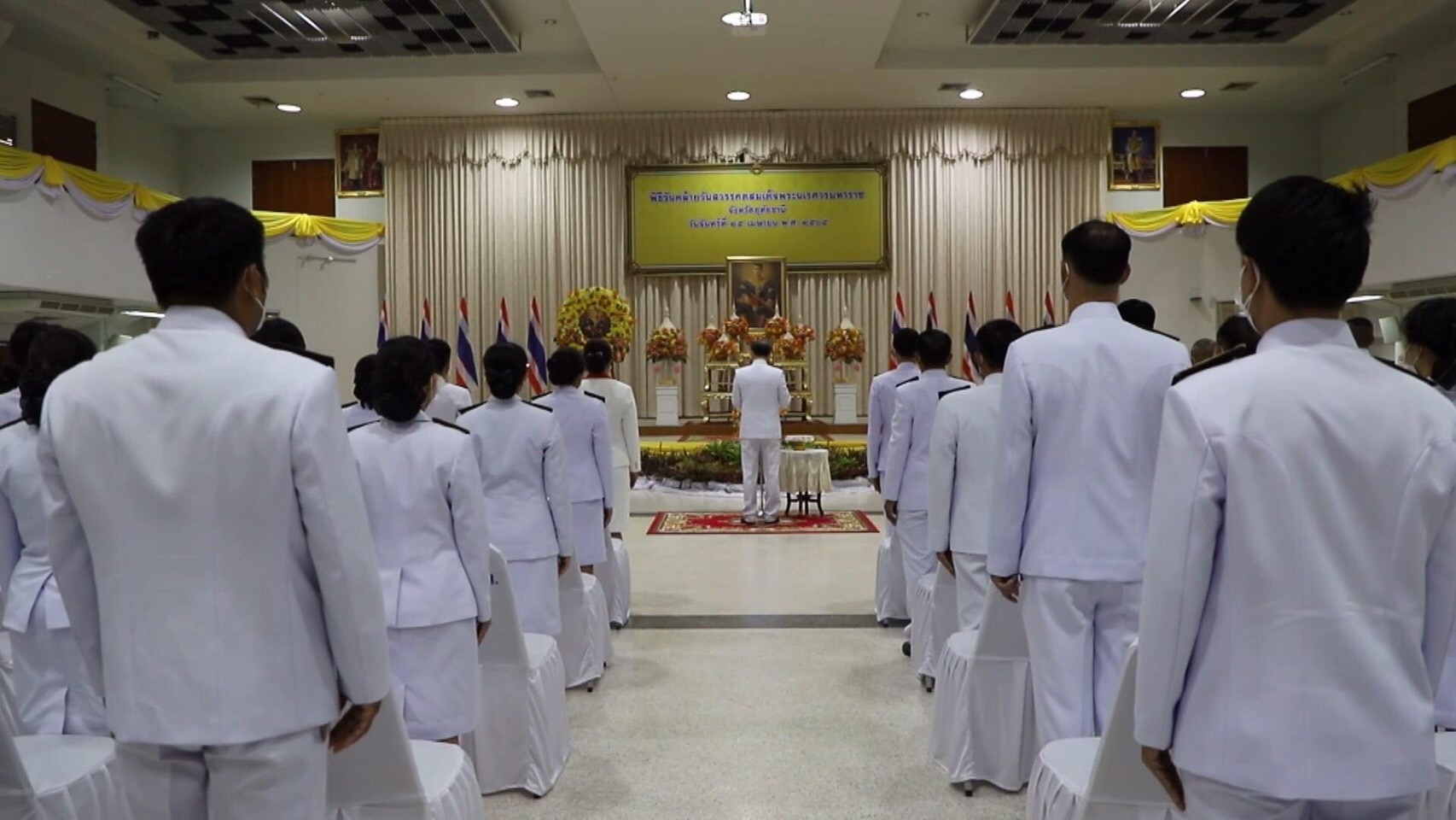 วันที่ 25 เมษายน 2565 นายสุชาติ  ผึ่งฉิมพลี ผู้อำนวยการศูนย์วิจัยและพัฒนาการเพาะเลี้ยงสัตว์น้ำจืดอุทัยธานี เข้าร่วมพิธีวันคล้ายวันสวรรคตสมเด็จพระนเรศวรมหาราช เนื่องในวันคล้ายวันสวรรคต ที่ห้องประชุมอาคาร 2 มหาวิทยาลัยรามคำแหง สาขาวิทยบริการเฉลิมพระเกียรติ อำเภอเมือง จังหวัดอุทัยธานี นายขจรเกียรติ รักพานิชมณี ผู้ว่าราชการจังหวัดอุทัยธานี เป็นประธานในพิธี พร้อมด้วยหัวหน้าส่วนราชการ และภาคเอกชน ร่วมกันประกอบพิธี เพื่อเป็นการน้อมรำลึกถึงพระเกียรติคุณพระองค์ท่านที่ทรงปรีชาสามารถ กล้าหาญ เด็ดเดี่ยว ทรงเป็นวีรกษัตริย์ที่ทรงพระปรีชาสามารถอย่างล้ำเลิศ ทรงสร้างความเป็นเอกราชให้แก่ชาติไทย