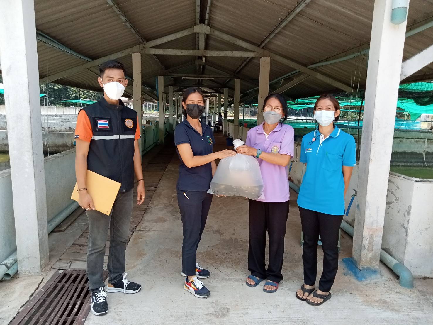 ร่วมให้การต้อนรับและให้ข้อมูลการดำเนินงาน แก่คณะผู้ตรวจประเมิน โรงเพาะพันธุ์และอนุบาลสัตว์น้ำจืด