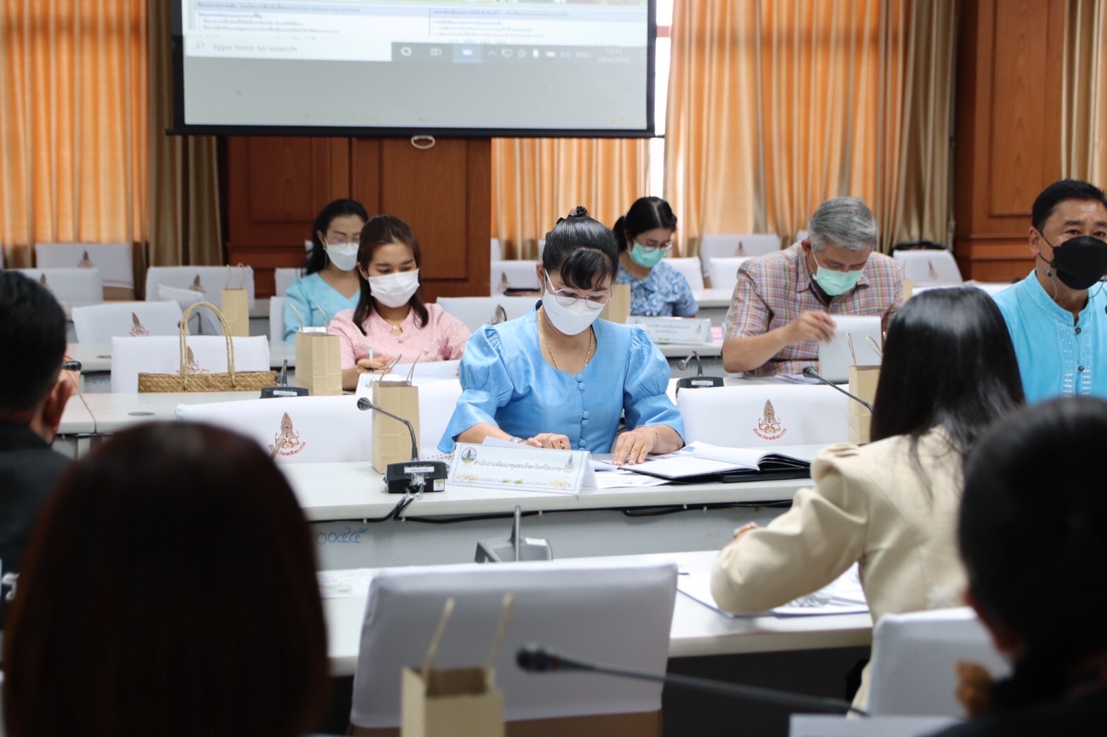 นางสาวชุติพร ฟูปิง หัวหน้ากลุ่มบริหารและยุทธศาสตร์ เข้าร่วมประชุมตรวจสอบแผนพัฒนาจังหวัด 4.0 ร่วมกับทีมอาจารย์ที่ปรึกษาจากมหาวิทยาลัยขอนแก่น..คลิก