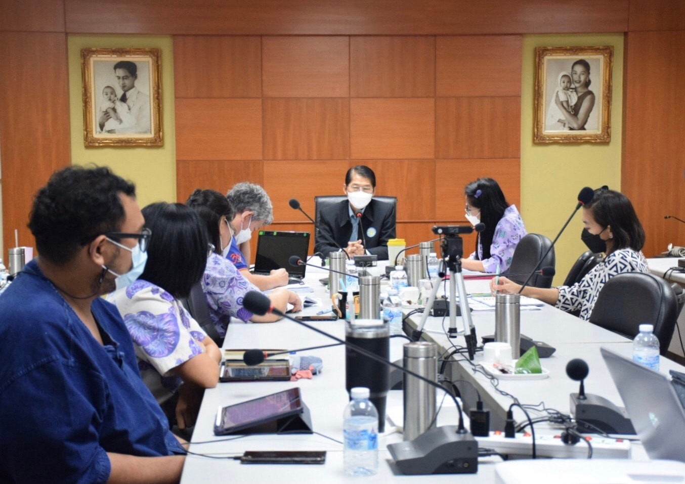 นายประพันธ์ ลีปายะคุณ รองอธิบดีกรมประมง เป็นประธานในการประชุมมอบนโยบายของกองวิจัยและพัฒนาการเพาะเลี้ยงสัตว์น้ำชายฝั่ง