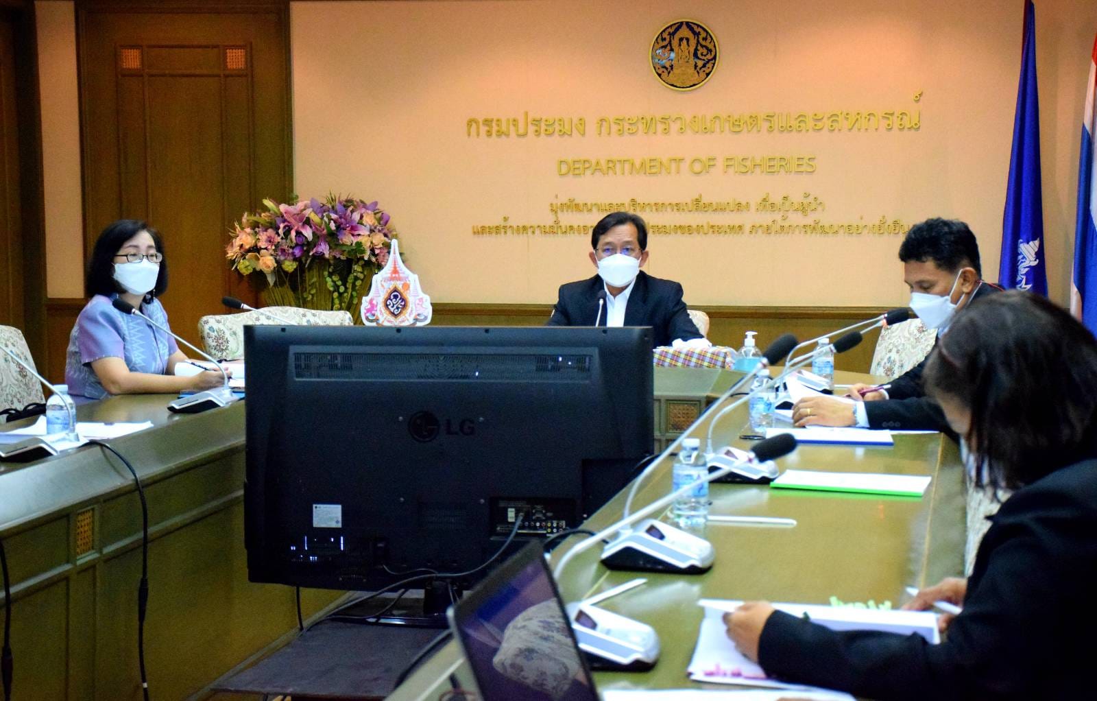 นายเฉลิมชัย สุวรรณรักษ์ อธิบดีกรมประมงเป็นประธานการประชุมคณะกรรมการสวัสดิการกรมประมง ครั้งที่ 5/2565 ผ่านระบบ Zoom Cloud Meetings
