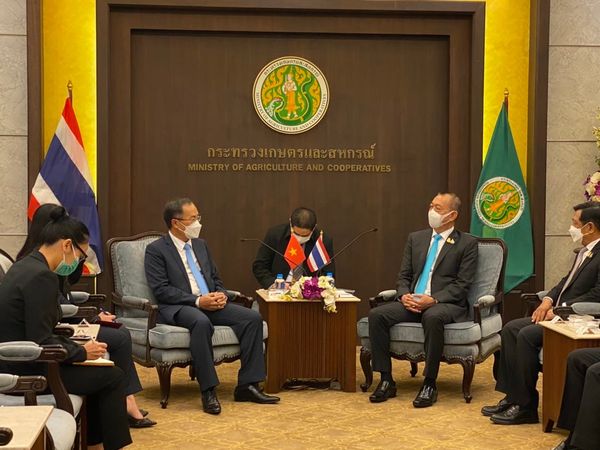 นางชวนพิศ จันทรวราทิตย์ ผู้เชี่ยวชาญด้านที่ปรึกษาการประมงต่างประเทศ เข้าร่วมการเยี่ยมคารวะรัฐมนตรีว่าการกระทรวงเกษตรและสหกรณ์ของนายฟาน จี๊ ทัญ (H.E. Mr. Phan Chi Thanh)