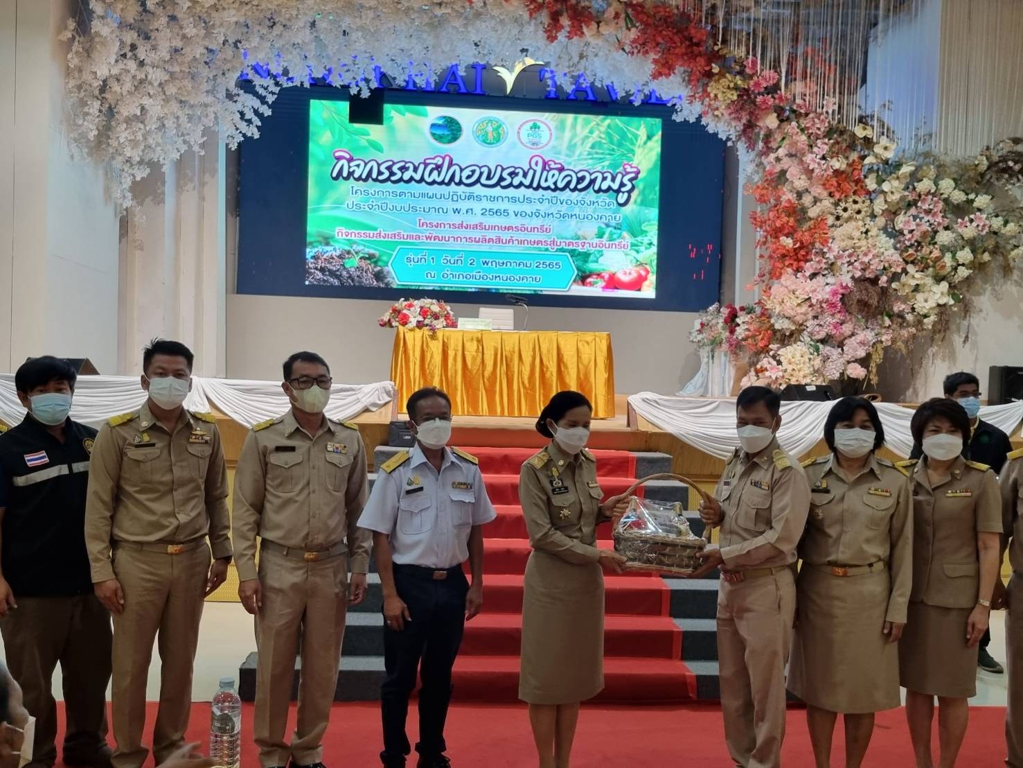 วันที่ 2 พฤษภาคม 2565 เวลา 09.00 น.  นายอนุพงษ์ สนิทชน ผู้อำนวยการศูนย์วิจัยและพัฒนาการเพาะเลี้ยงสัตว์น้ำจืดหนองคาย เข้าร่วมเปิดการฝึกอบรมให้ความรู้ โครงการตามแผนปฏิบัติราชการประจำปีของจังหวัดหนองคาย ประจำปีงบประมาณ พ.ศ. 2565 โครงการเกษตรอินทรีย์ กิจกรรมส่งเสริมและพัฒนาการผลิตสินค้าเกษตรสู่มาตรฐานอินทรีย์
