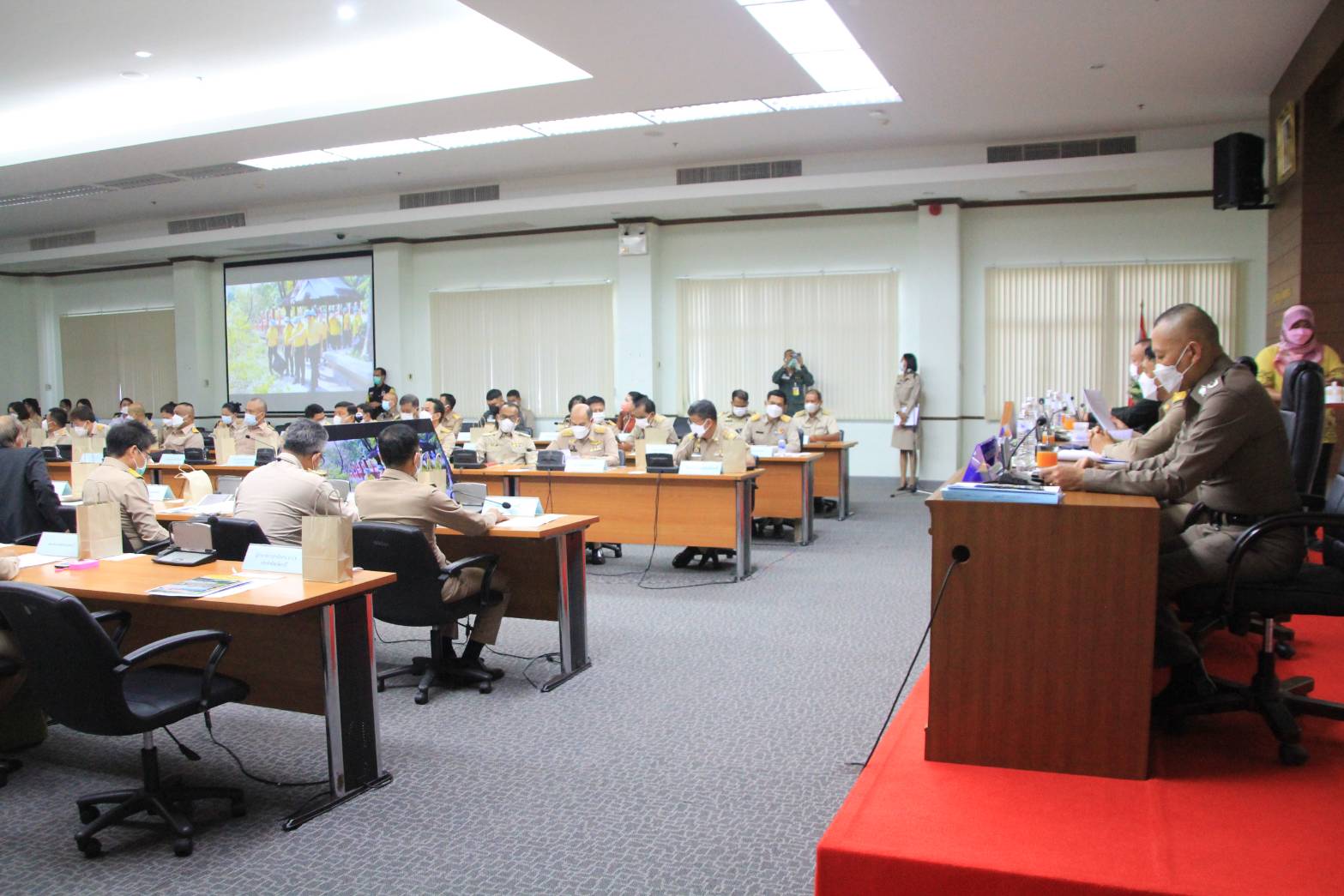 เข้าร่วมประชุมประจำเดือนหัวหน้าส่วนราชการ..คลิก