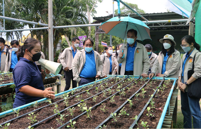 สำนักงานเขตพื้นที่การศึกษาประถมศึกษาสุพรรณบุรี เขต 1 ศึกษาดูงานศูนย์ศึกษาการพัฒนาอ่าวคุ้งกระเบนฯ..คลิก